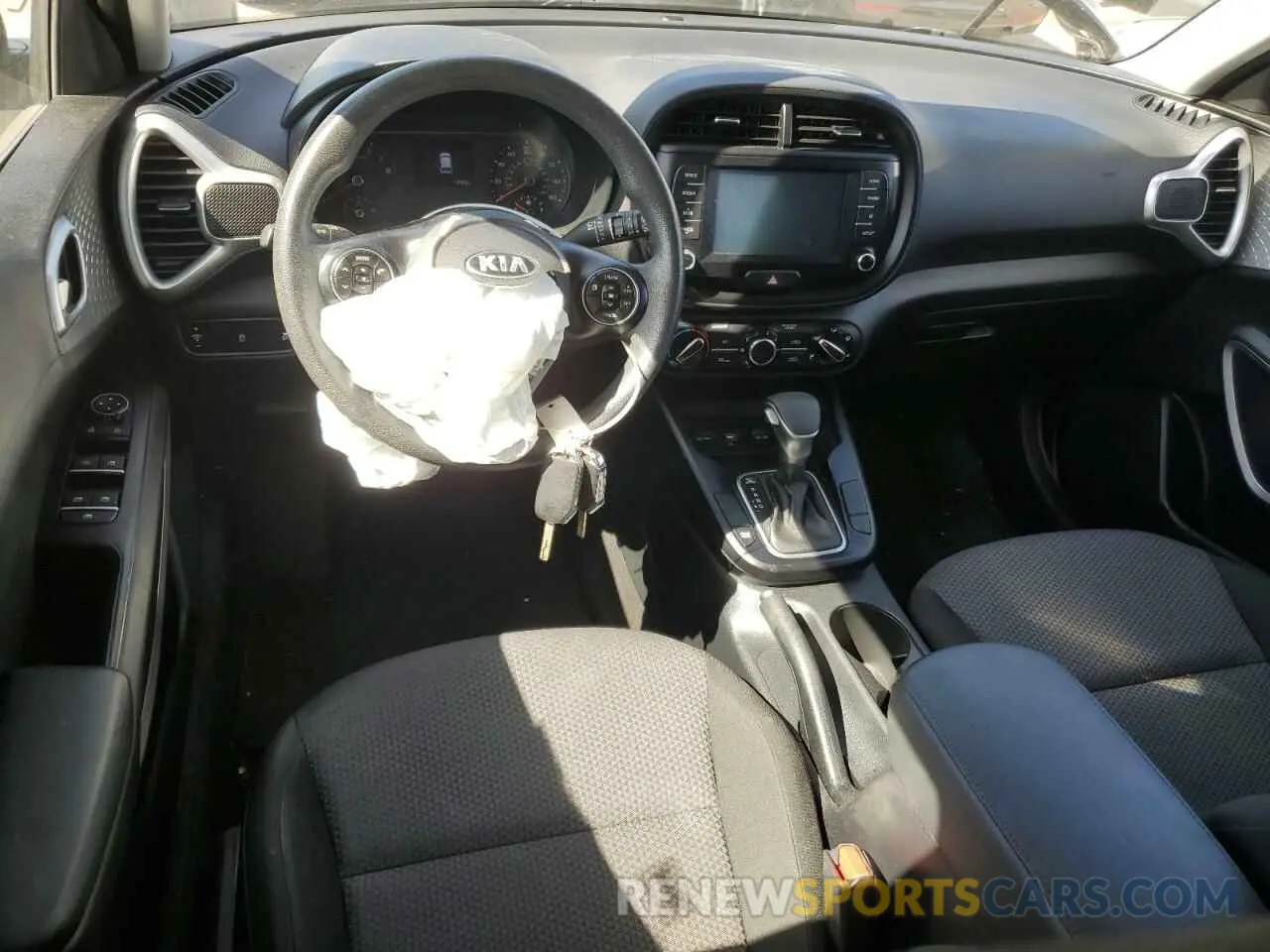 8 Фотография поврежденного автомобиля KNDJ23AU1L7062780 KIA SOUL 2020