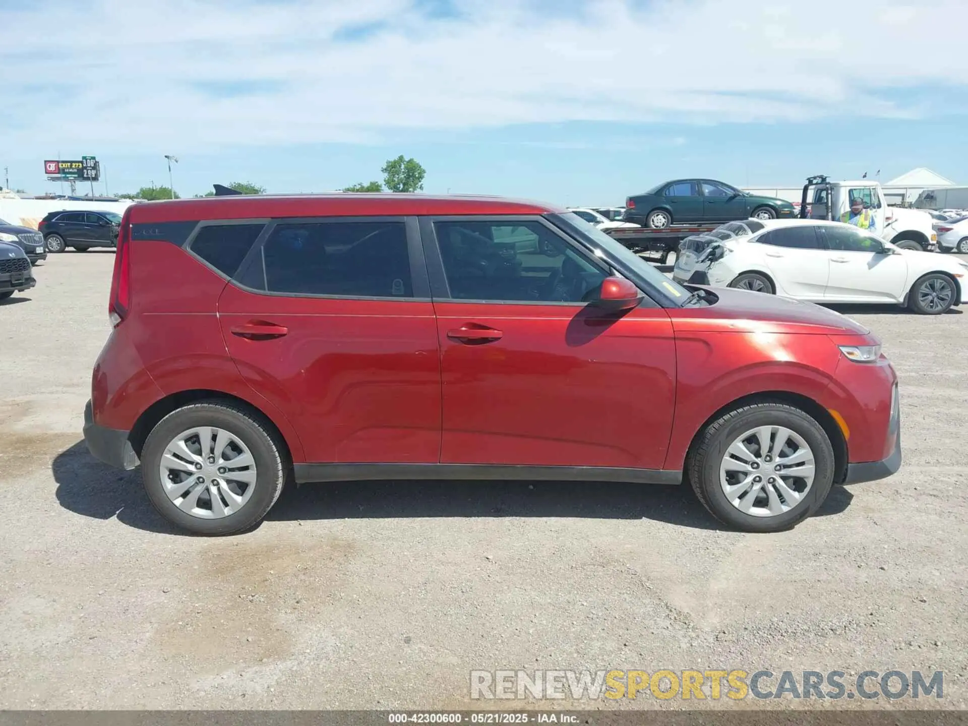 13 Photograph of a damaged car KNDJ23AU1L7114585 KIA SOUL 2020