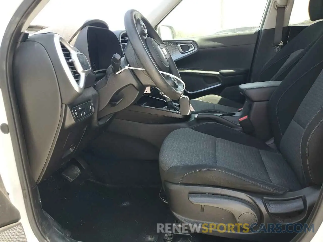 7 Photograph of a damaged car KNDJ23AU1L7727371 KIA SOUL 2020