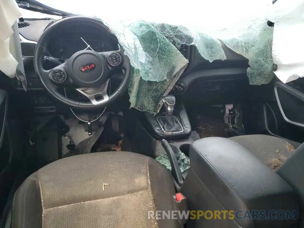 8 Фотография поврежденного автомобиля KNDJ23AU2L7042909 KIA SOUL 2020