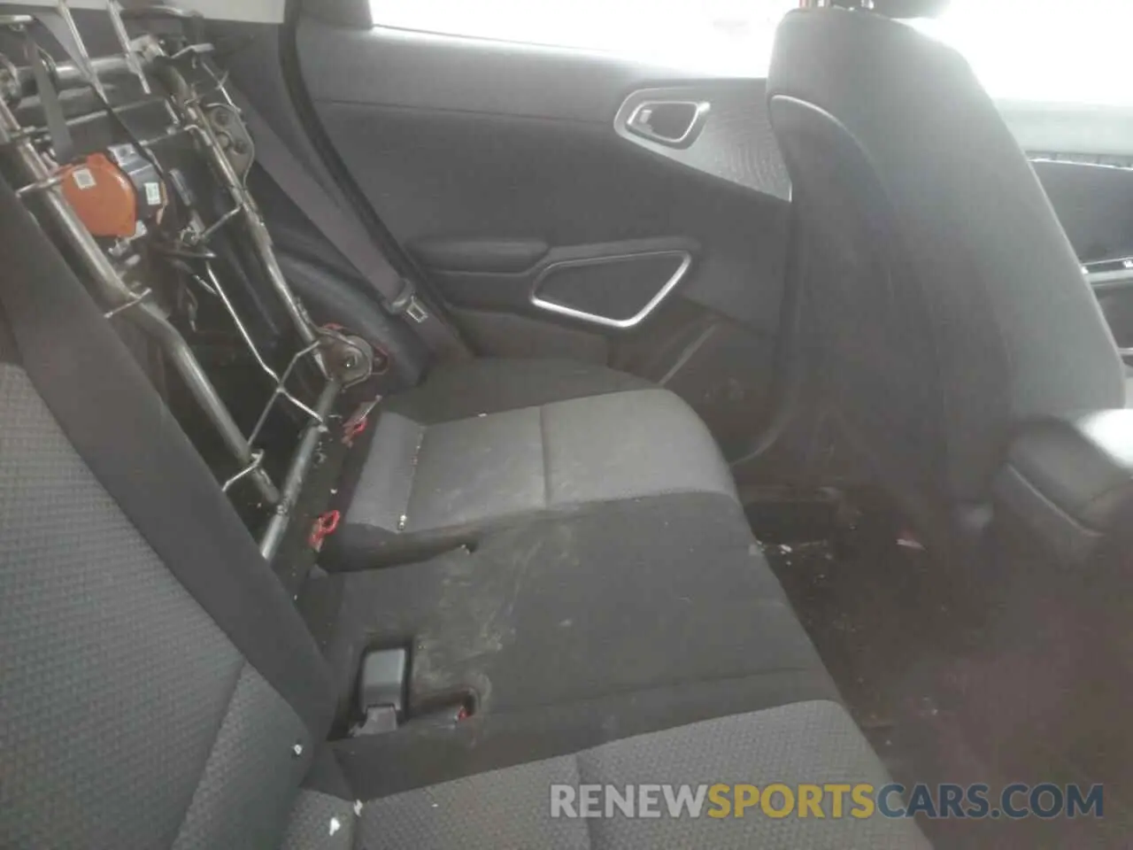 10 Фотография поврежденного автомобиля KNDJ23AU2L7061301 KIA SOUL 2020