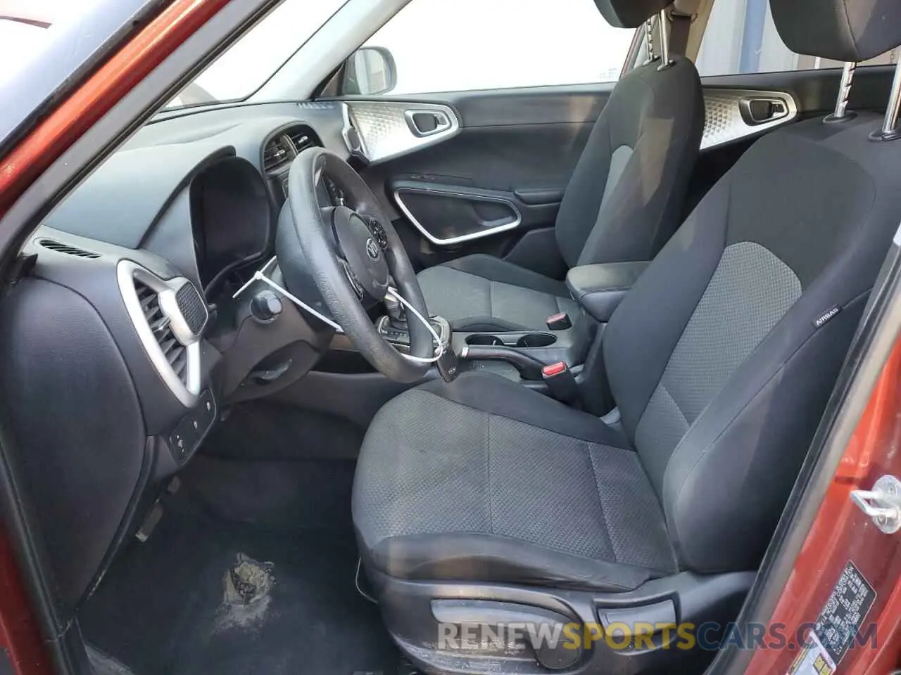 7 Photograph of a damaged car KNDJ23AU2L7098851 KIA SOUL 2020