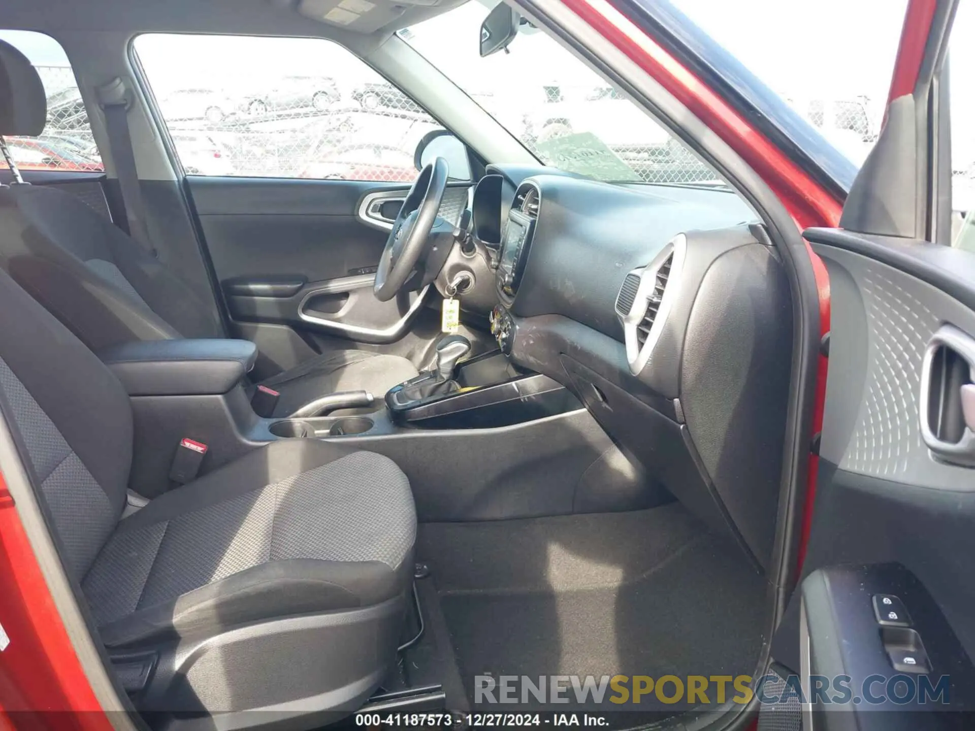 5 Photograph of a damaged car KNDJ23AU2L7100579 KIA SOUL 2020