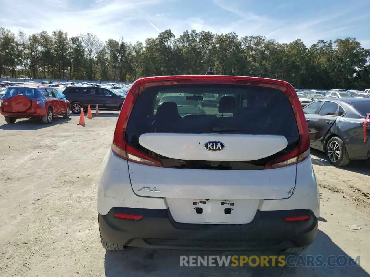 6 Photograph of a damaged car KNDJ23AU2L7122100 KIA SOUL 2020