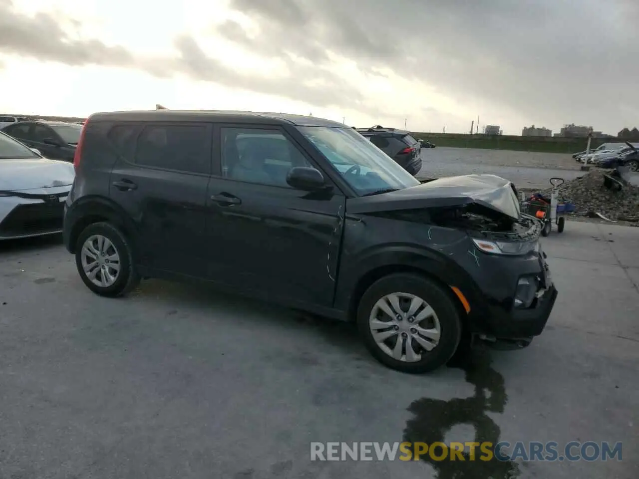 4 Photograph of a damaged car KNDJ23AU2L7713866 KIA SOUL 2020