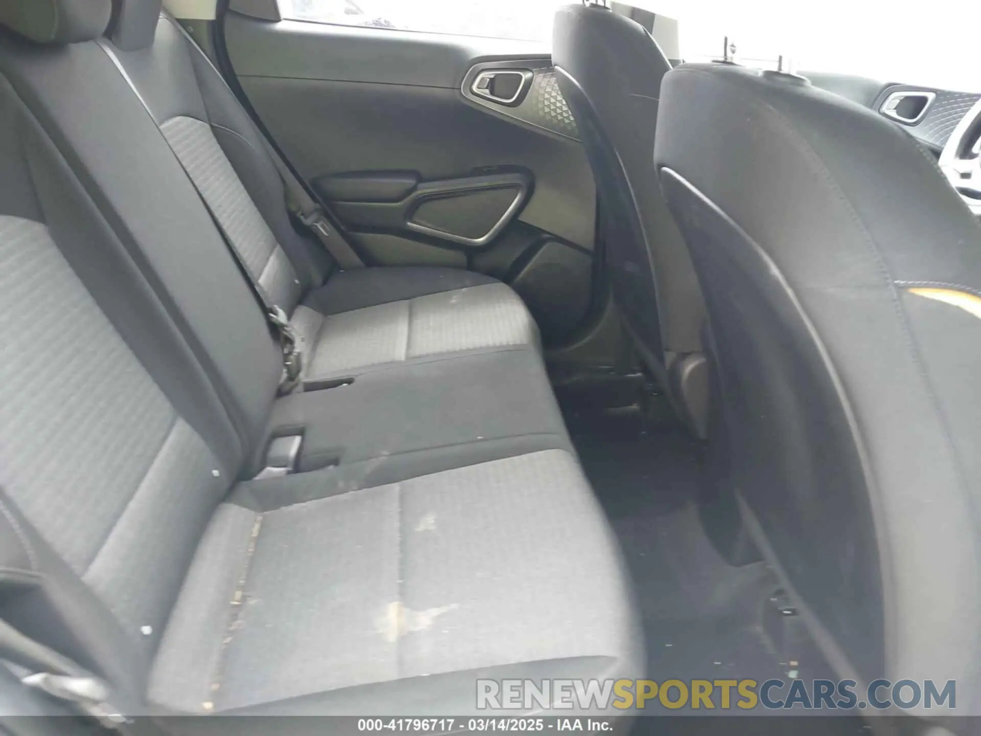 8 Фотография поврежденного автомобиля KNDJ23AU2L7720185 KIA SOUL 2020