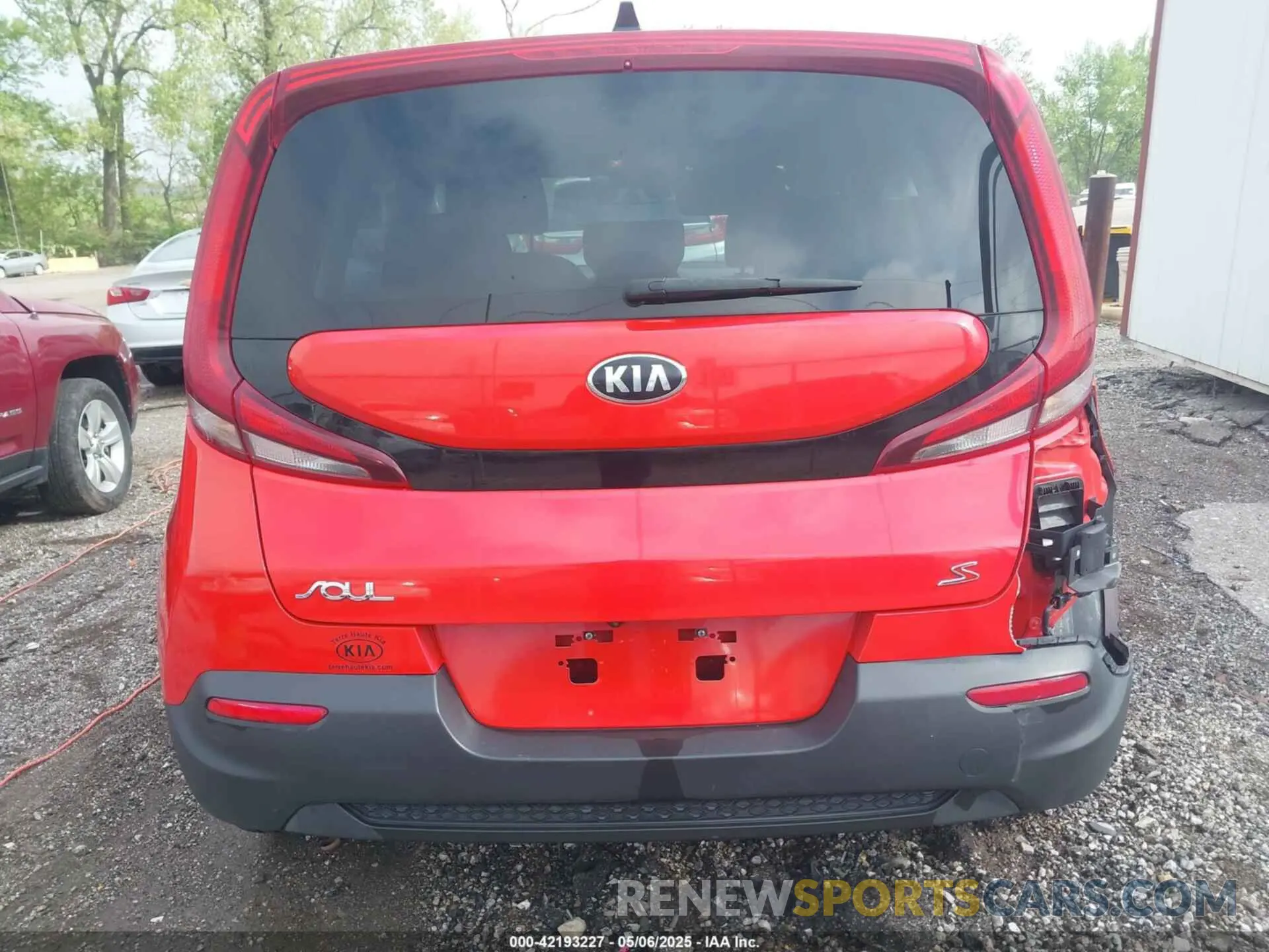 16 Photograph of a damaged car KNDJ23AU3L7014682 KIA SOUL 2020
