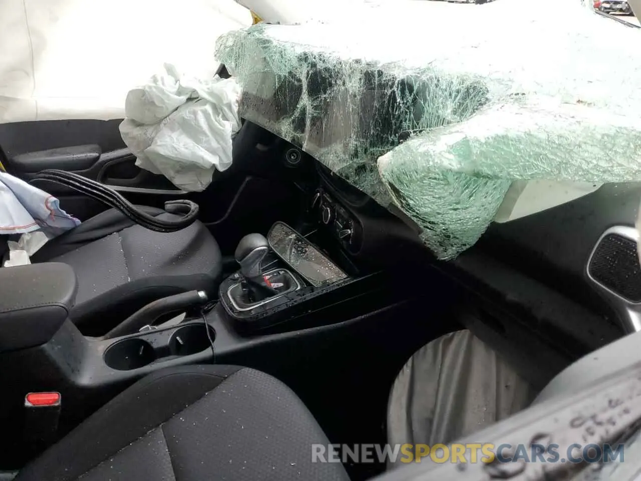 8 Фотография поврежденного автомобиля KNDJ23AU3L7099622 KIA SOUL 2020