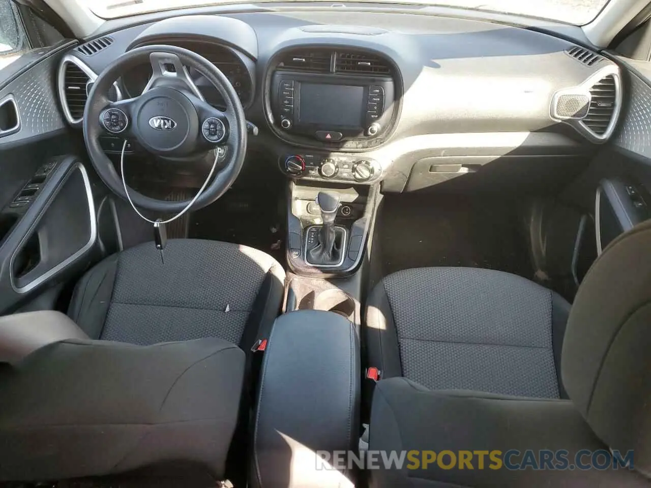8 Фотография поврежденного автомобиля KNDJ23AU3L7716534 KIA SOUL 2020