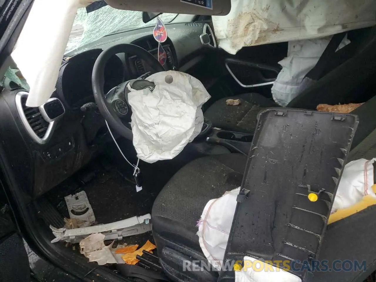 7 Фотография поврежденного автомобиля KNDJ23AU3L7726805 KIA SOUL 2020