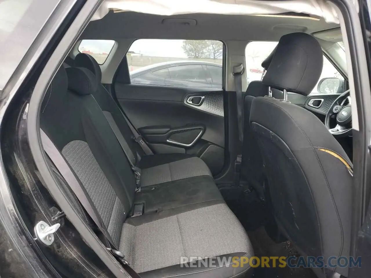 11 Фотография поврежденного автомобиля KNDJ23AU4L7013296 KIA SOUL 2020