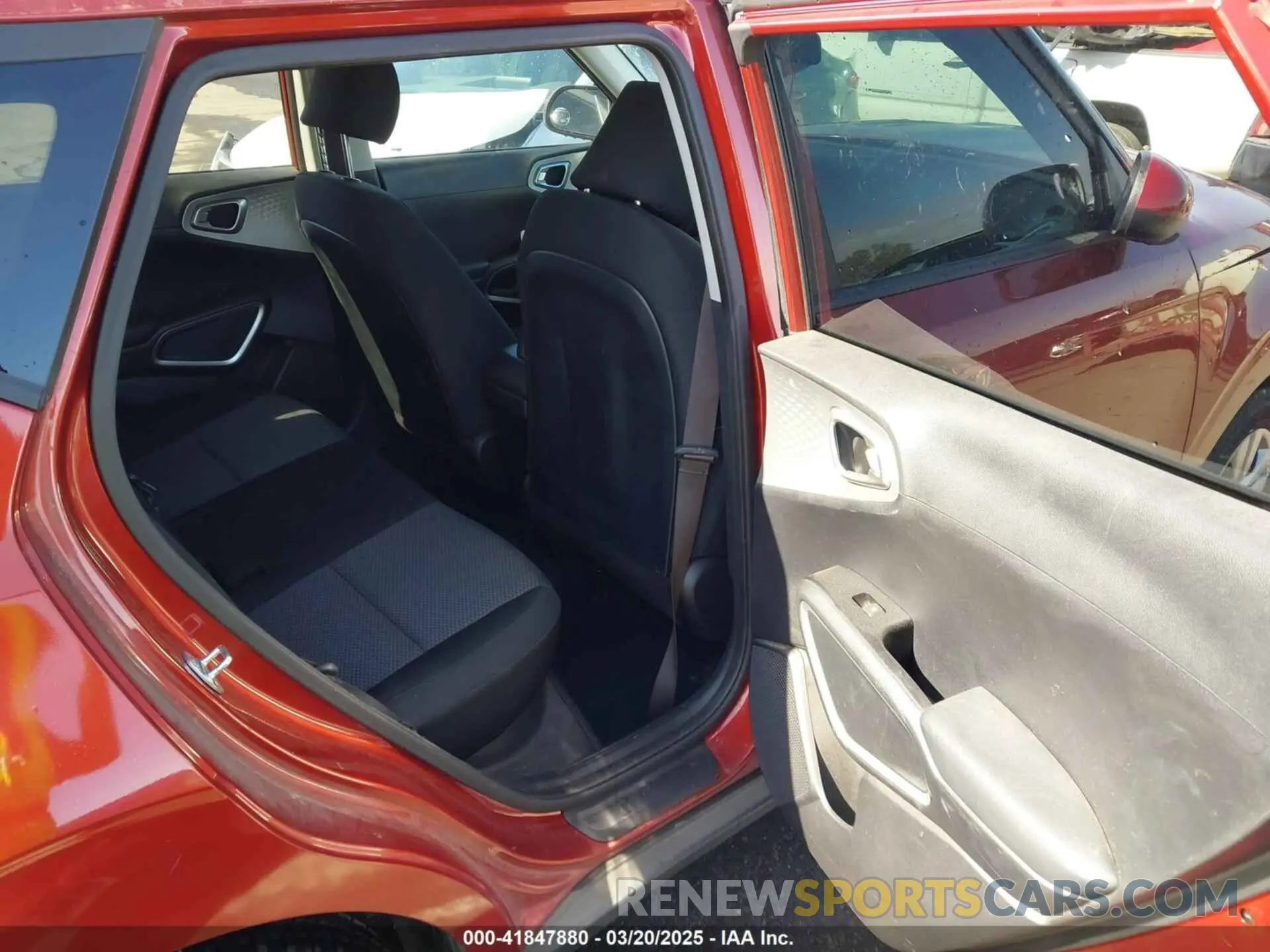 8 Photograph of a damaged car KNDJ23AU4L7113673 KIA SOUL 2020