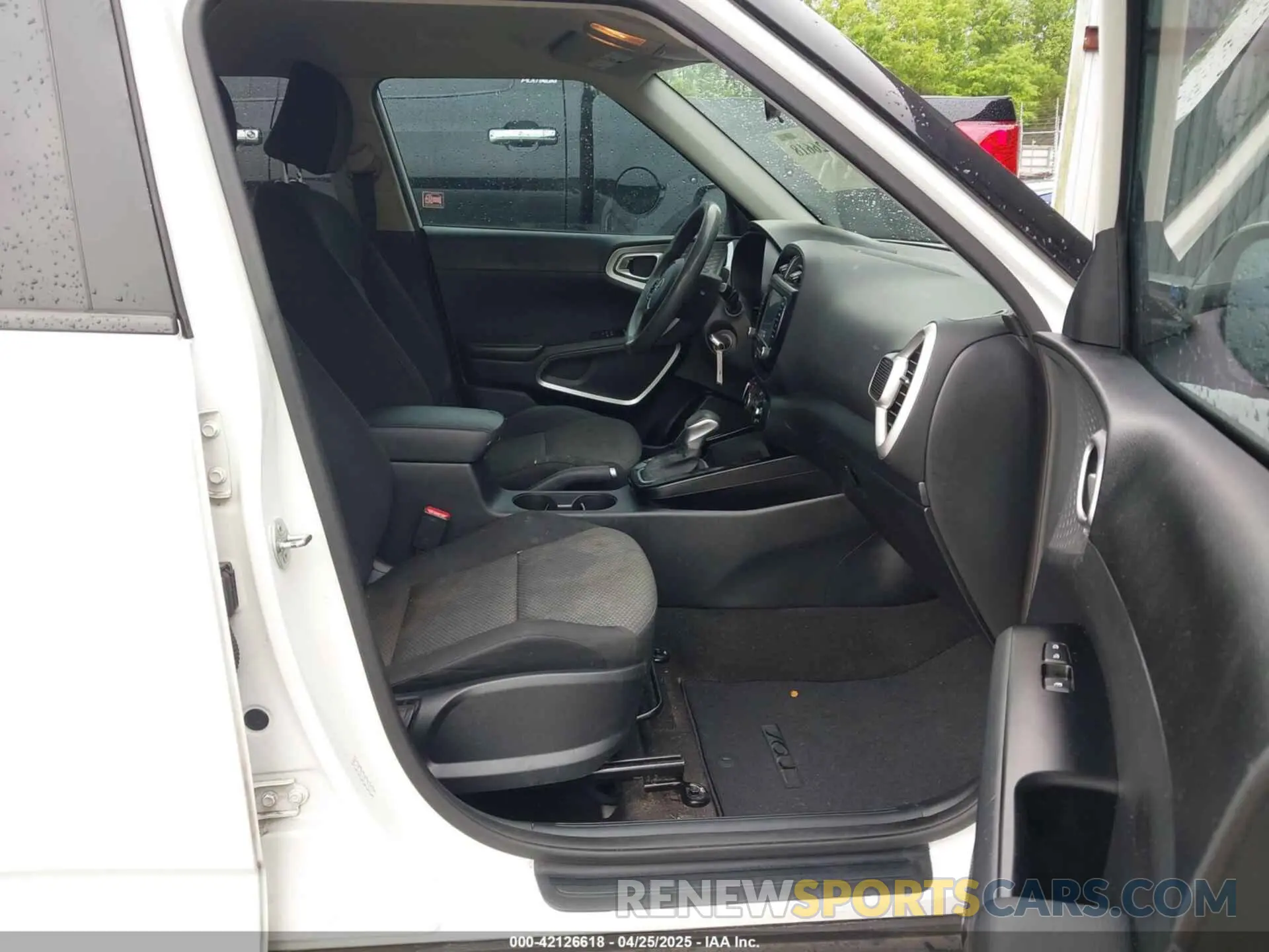 5 Photograph of a damaged car KNDJ23AU4L7708099 KIA SOUL 2020