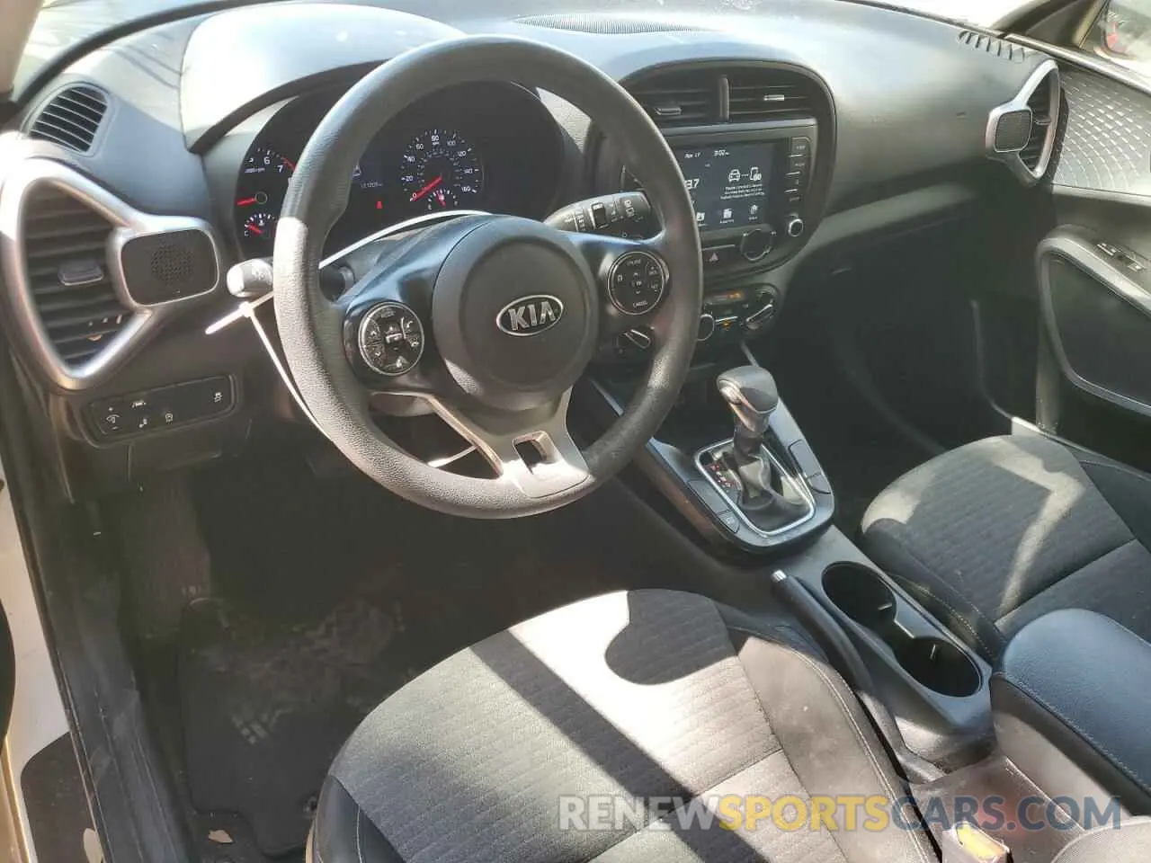 8 Фотография поврежденного автомобиля KNDJ23AU5L7003067 KIA SOUL 2020