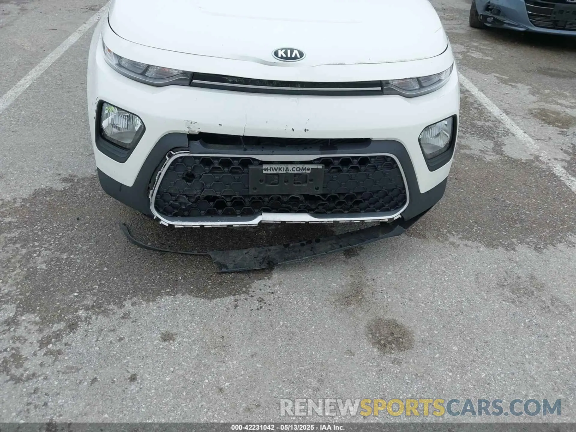 6 Photograph of a damaged car KNDJ23AU5L7022217 KIA SOUL 2020