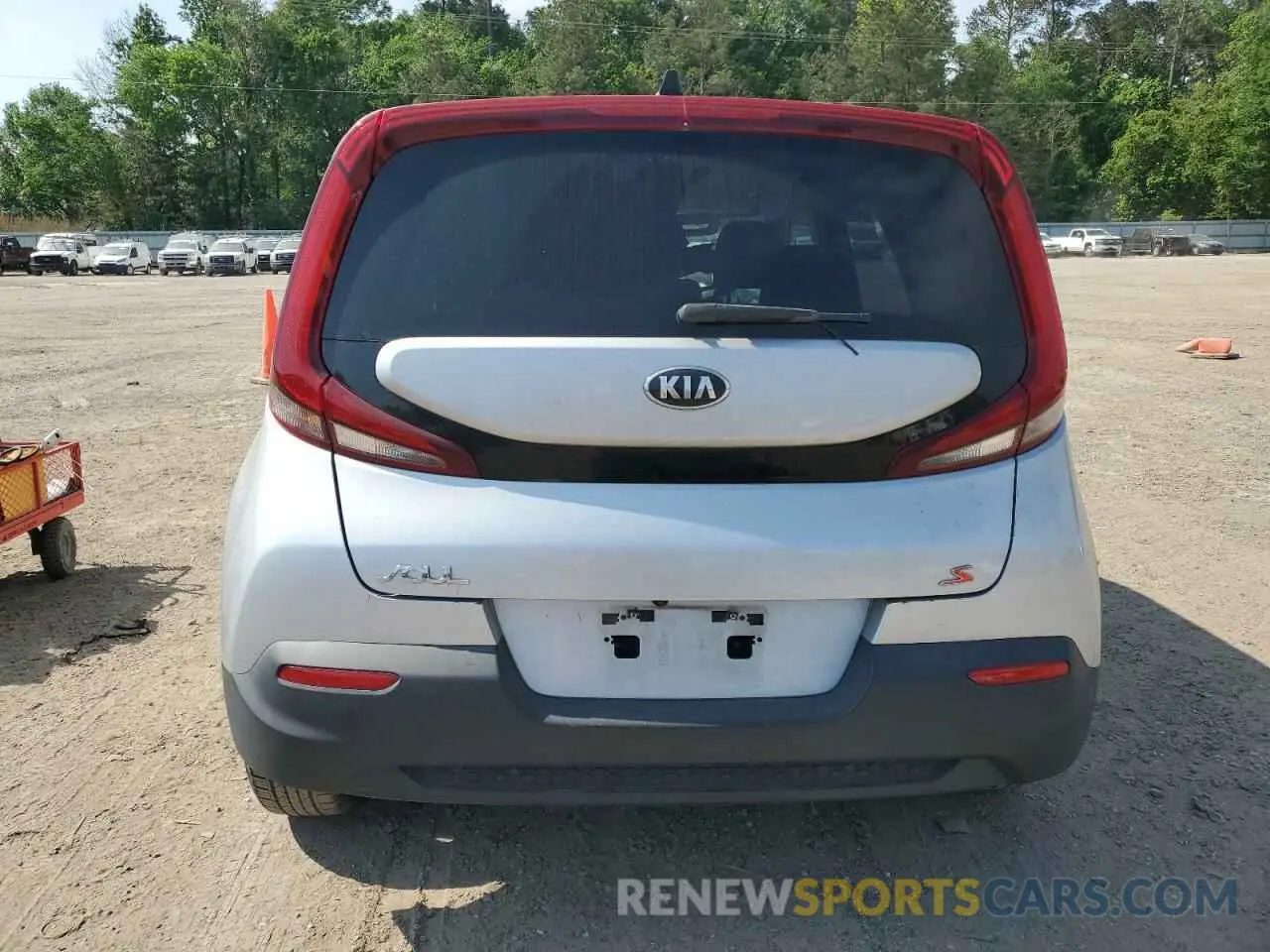 6 Photograph of a damaged car KNDJ23AU5L7038742 KIA SOUL 2020