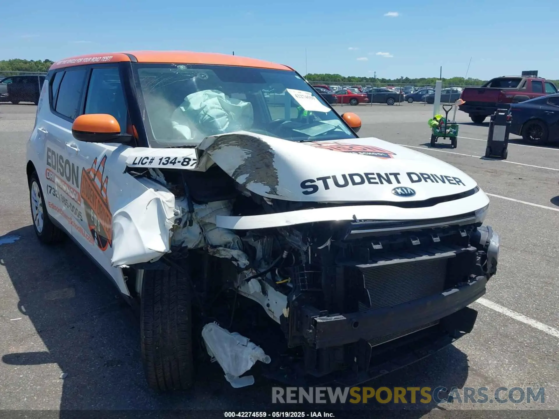 6 Photograph of a damaged car KNDJ23AU5L7057937 KIA SOUL 2020