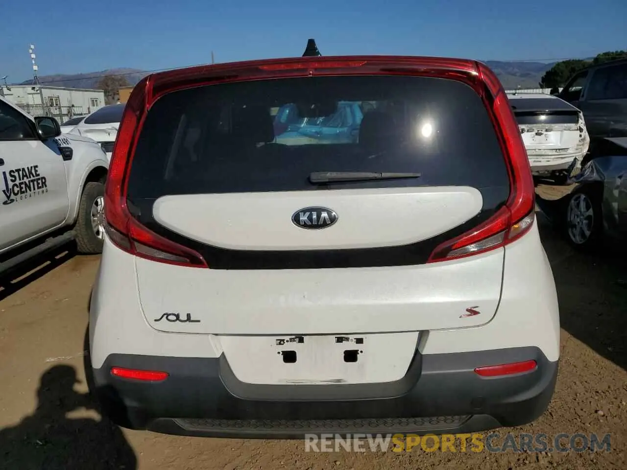 6 Photograph of a damaged car KNDJ23AU5L7067397 KIA SOUL 2020