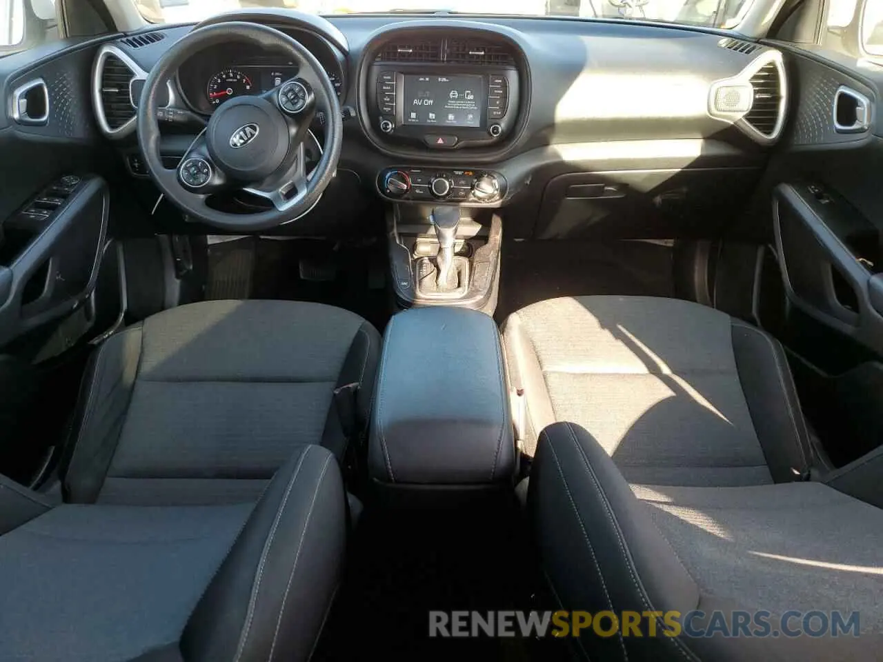 8 Photograph of a damaged car KNDJ23AU5L7067397 KIA SOUL 2020