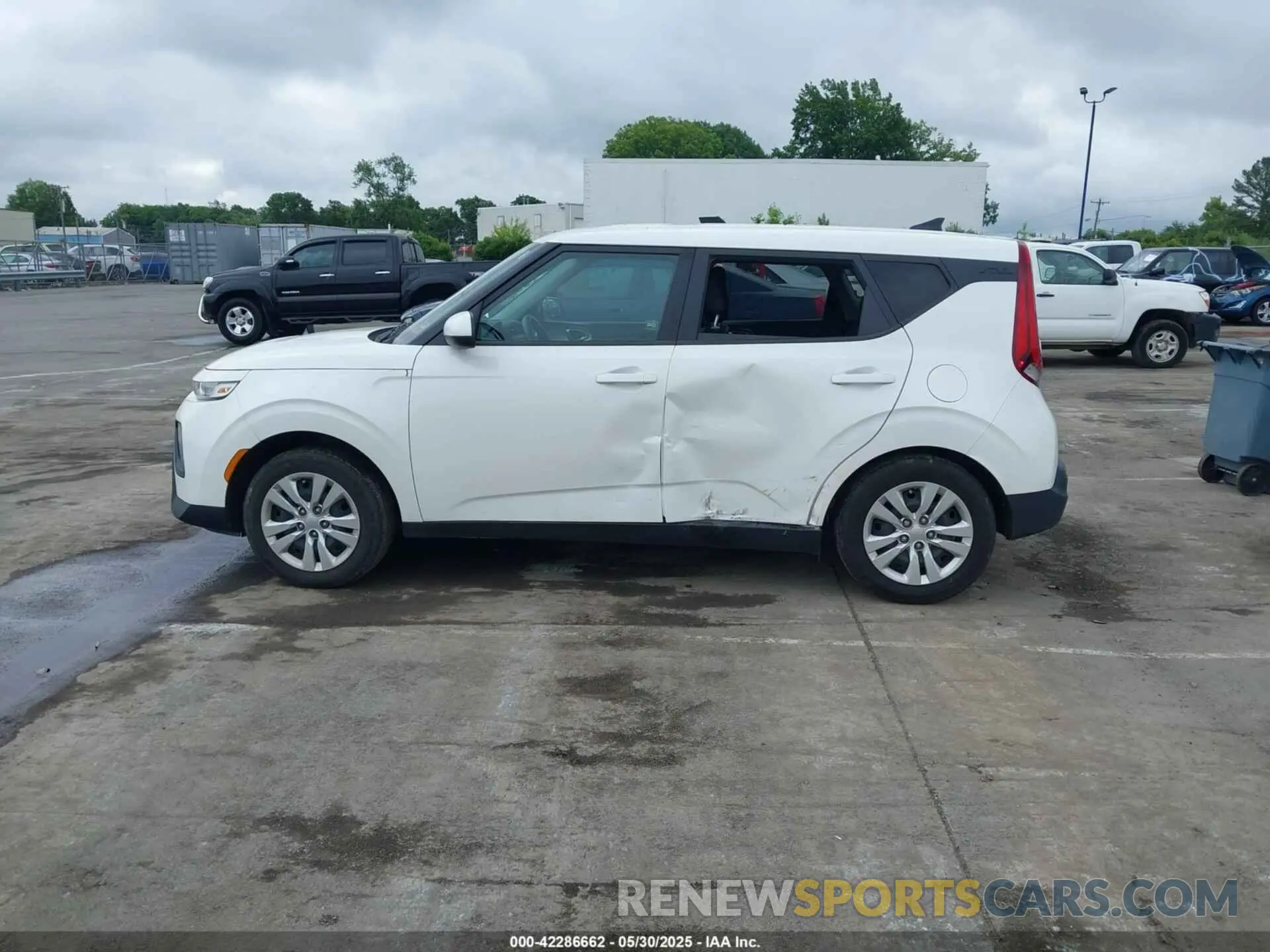 14 Photograph of a damaged car KNDJ23AU5L7078464 KIA SOUL 2020