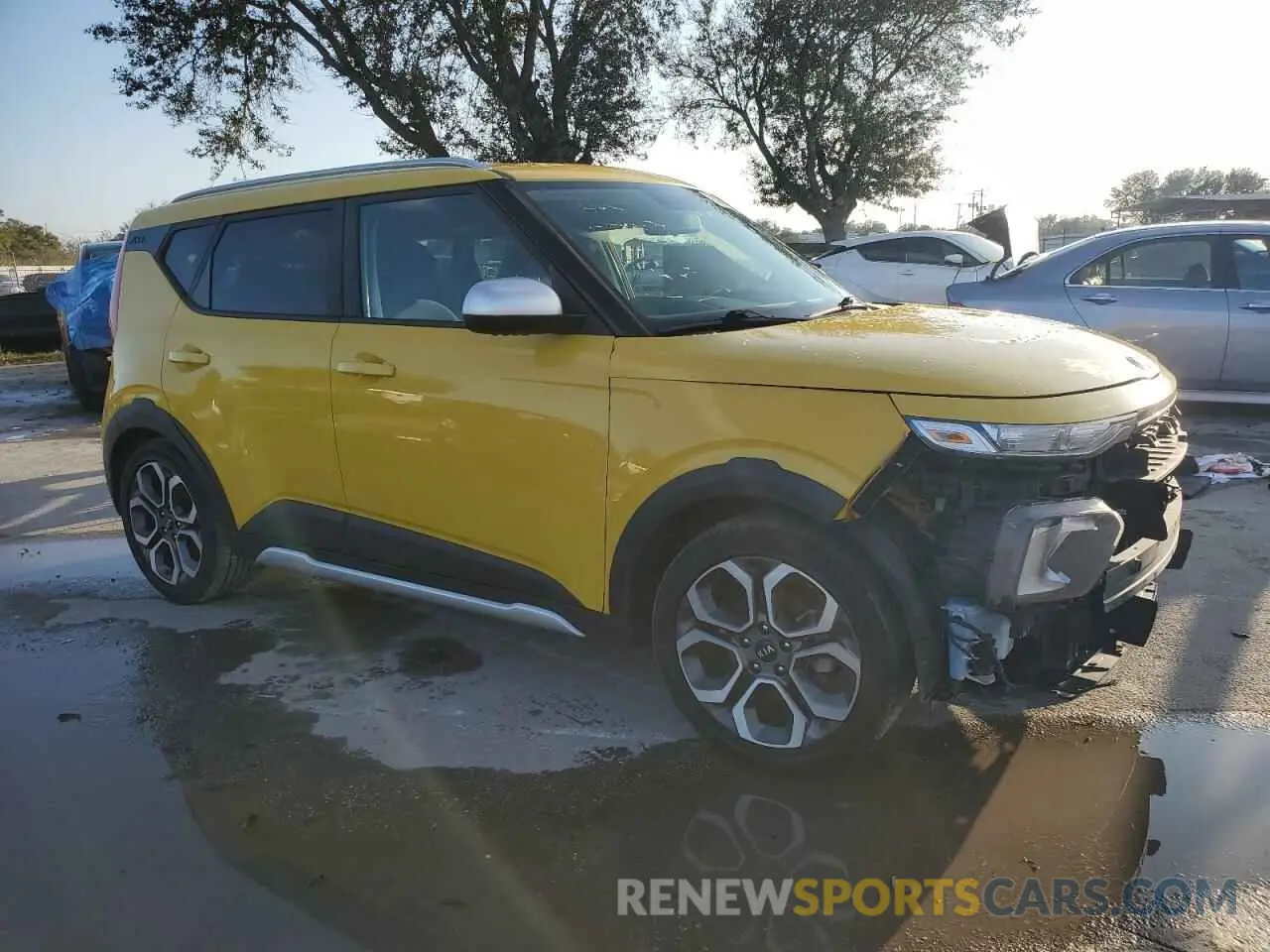 4 Photograph of a damaged car KNDJ23AU5L7089562 KIA SOUL 2020