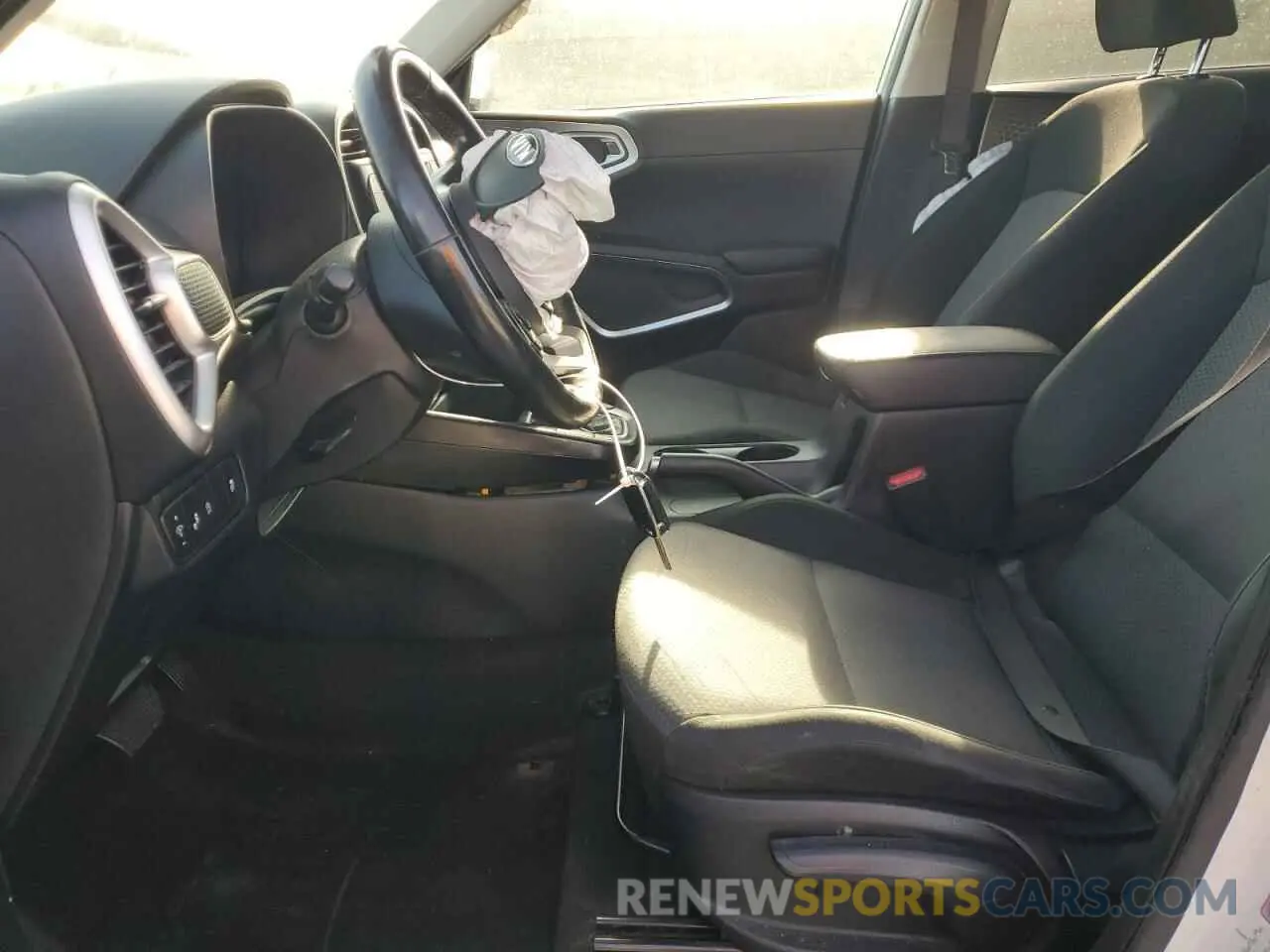 7 Фотография поврежденного автомобиля KNDJ23AU5L7091733 KIA SOUL 2020