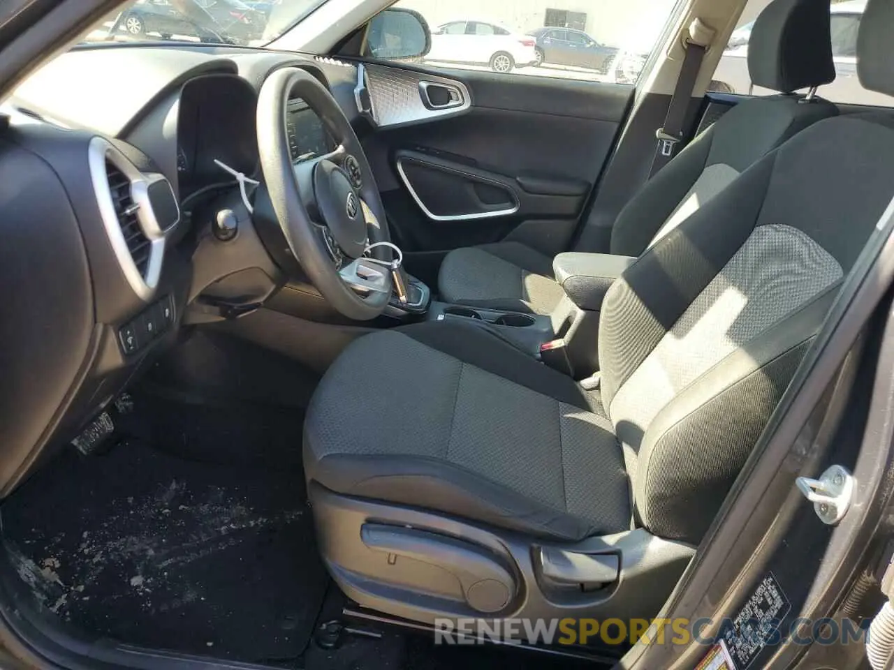 7 Photograph of a damaged car KNDJ23AU5L7095183 KIA SOUL 2020