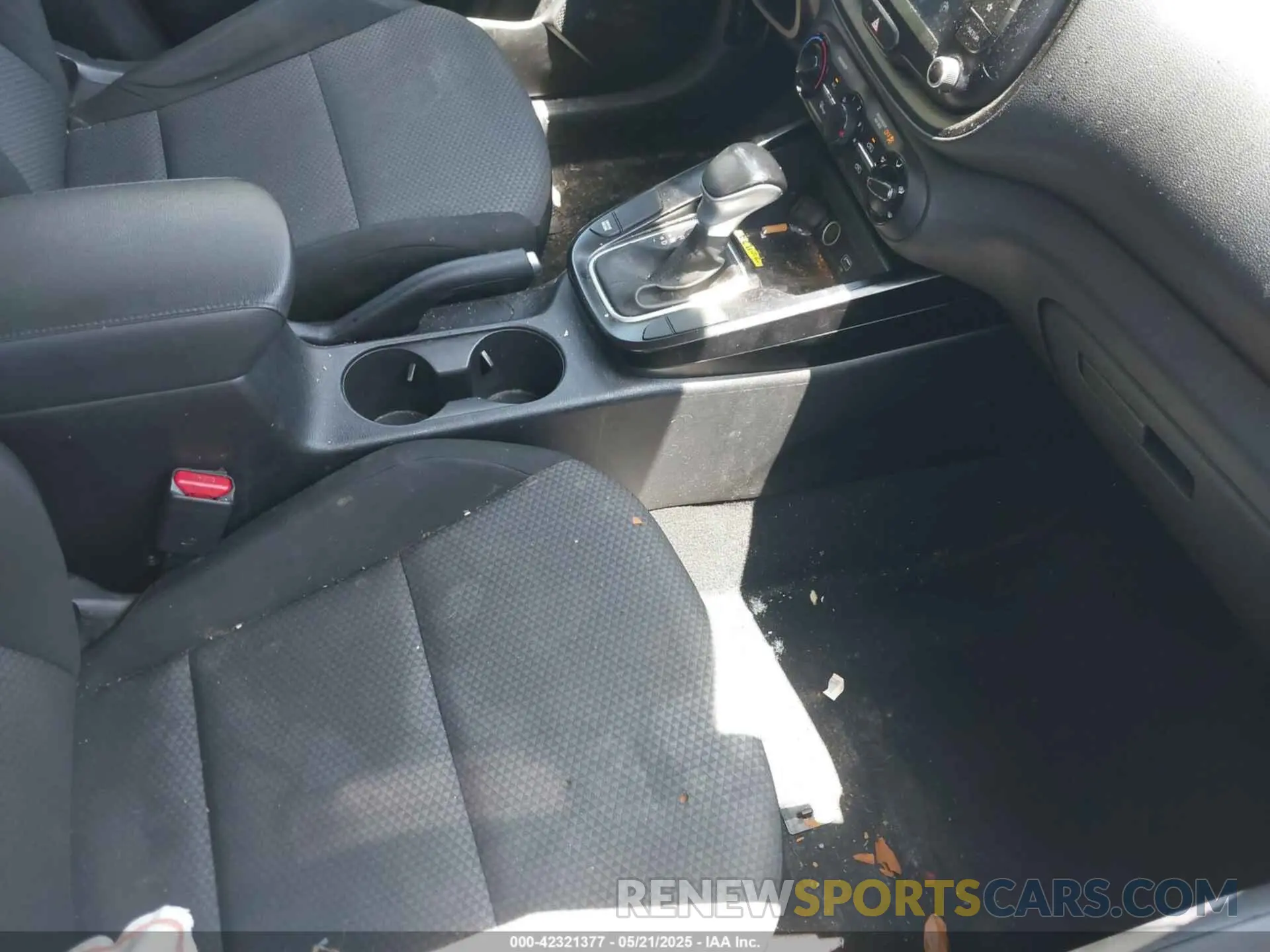 5 Photograph of a damaged car KNDJ23AU5L7109485 KIA SOUL 2020