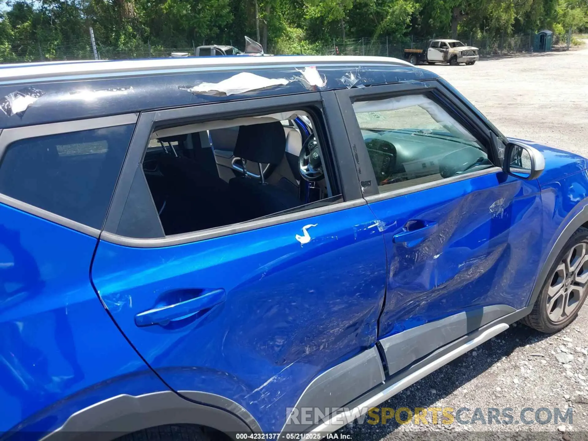 6 Photograph of a damaged car KNDJ23AU5L7109485 KIA SOUL 2020