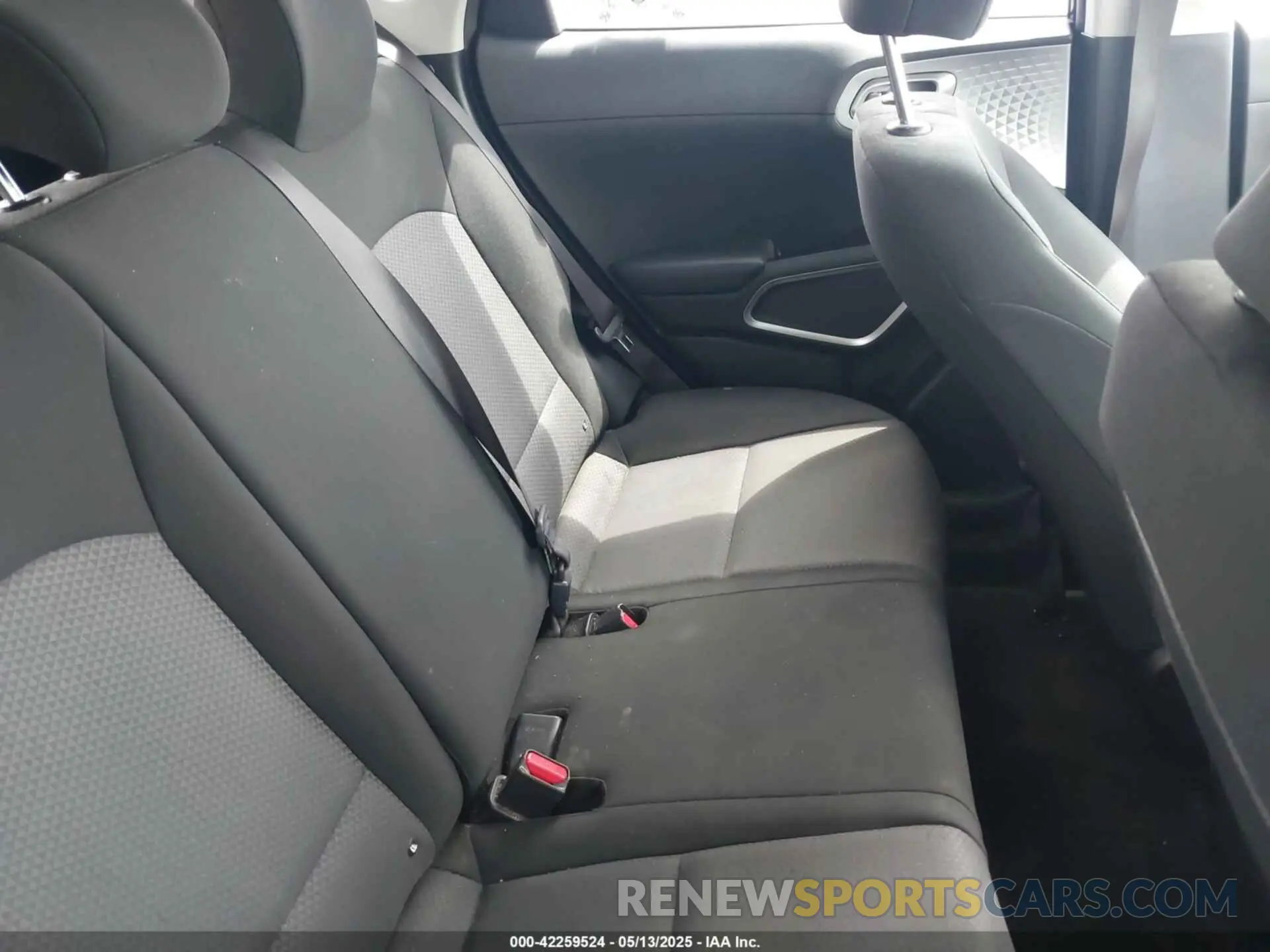 8 Фотография поврежденного автомобиля KNDJ23AU5L7718043 KIA SOUL 2020