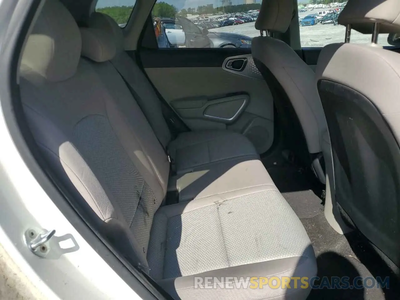11 Photograph of a damaged car KNDJ23AU6L7004096 KIA SOUL 2020
