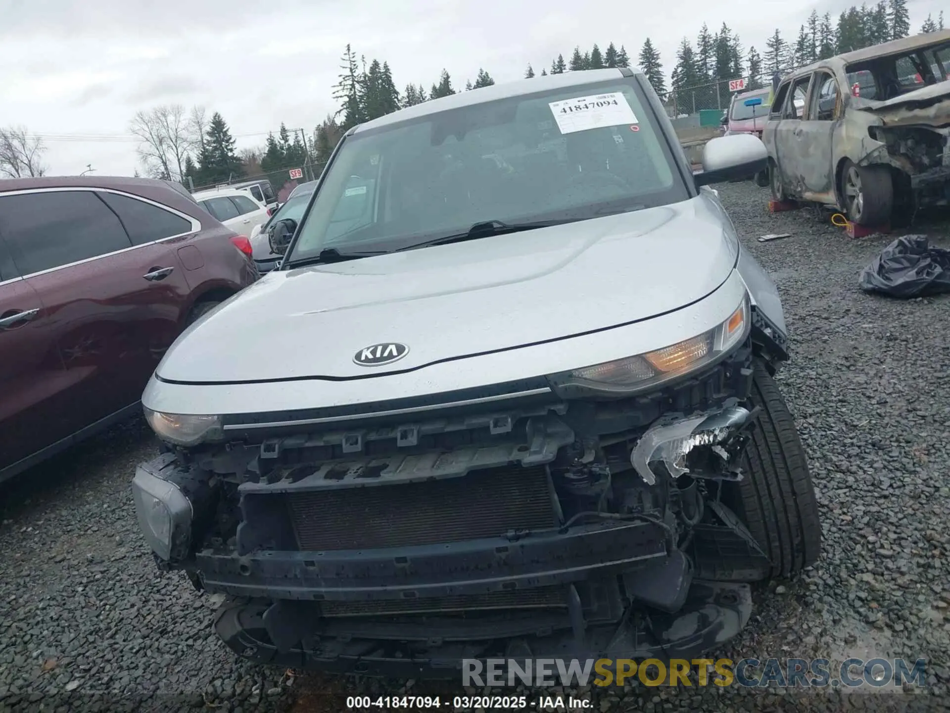 13 Photograph of a damaged car KNDJ23AU6L7010965 KIA SOUL 2020