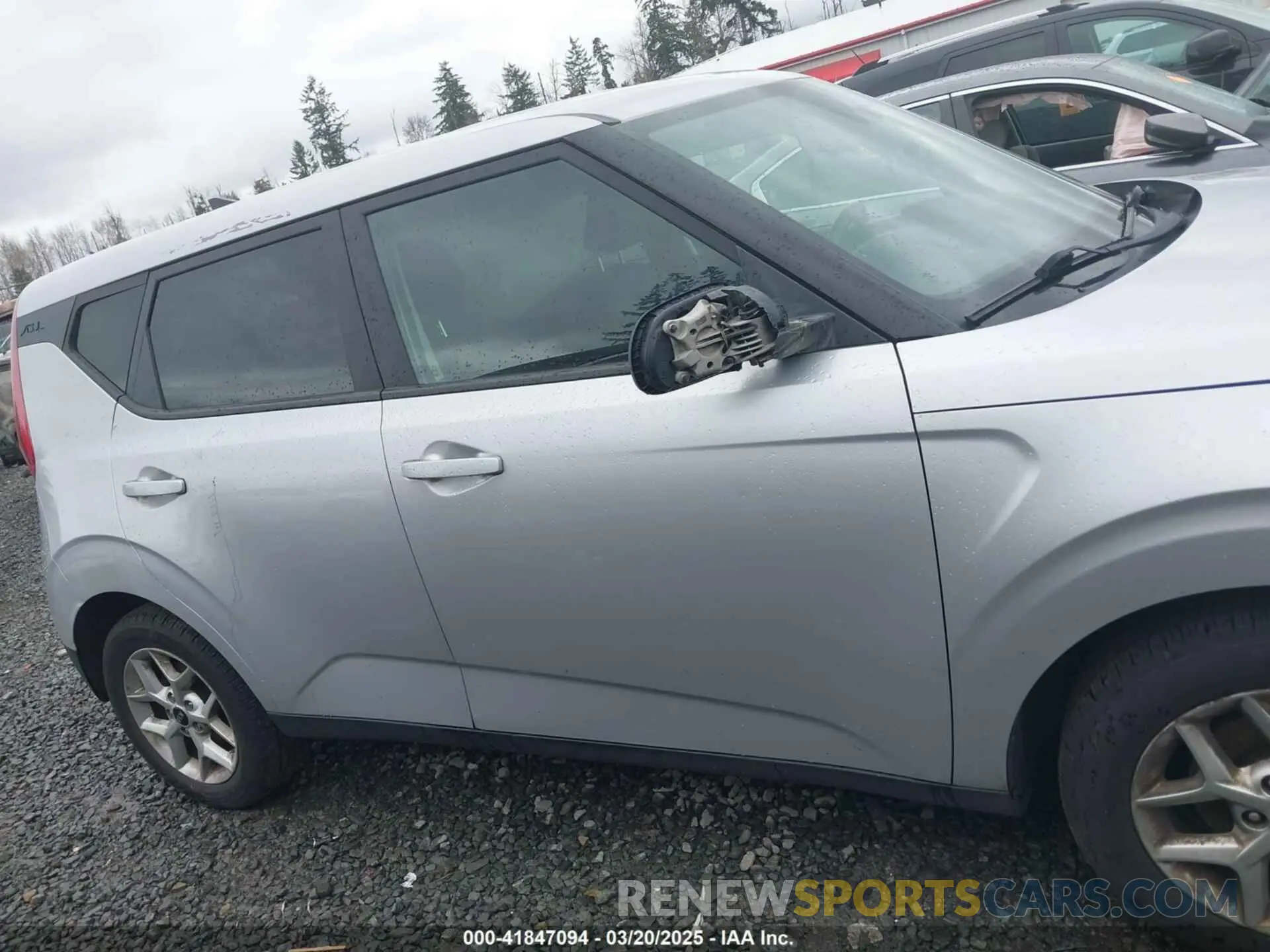 14 Photograph of a damaged car KNDJ23AU6L7010965 KIA SOUL 2020