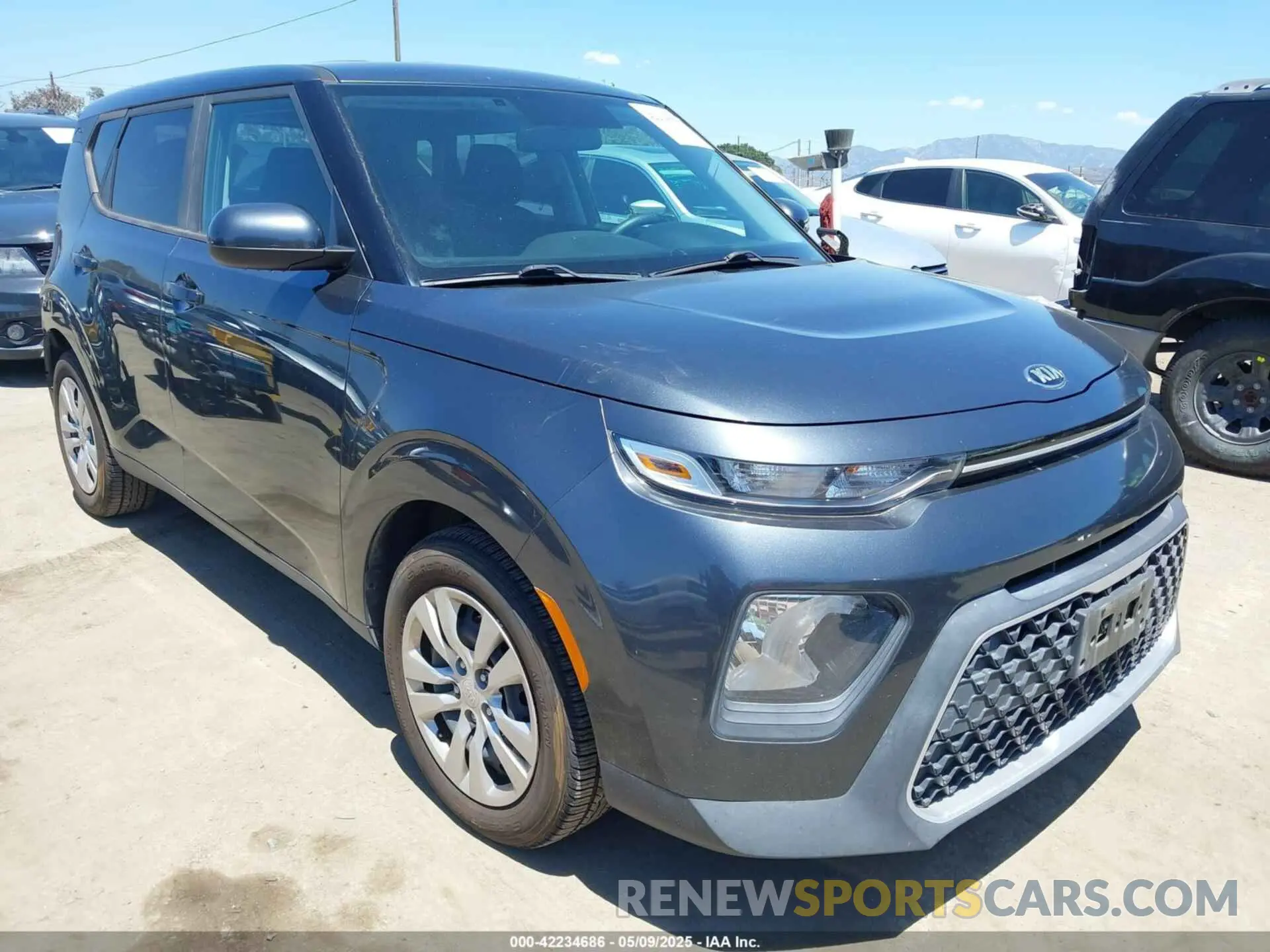 1 Photograph of a damaged car KNDJ23AU6L7090266 KIA SOUL 2020