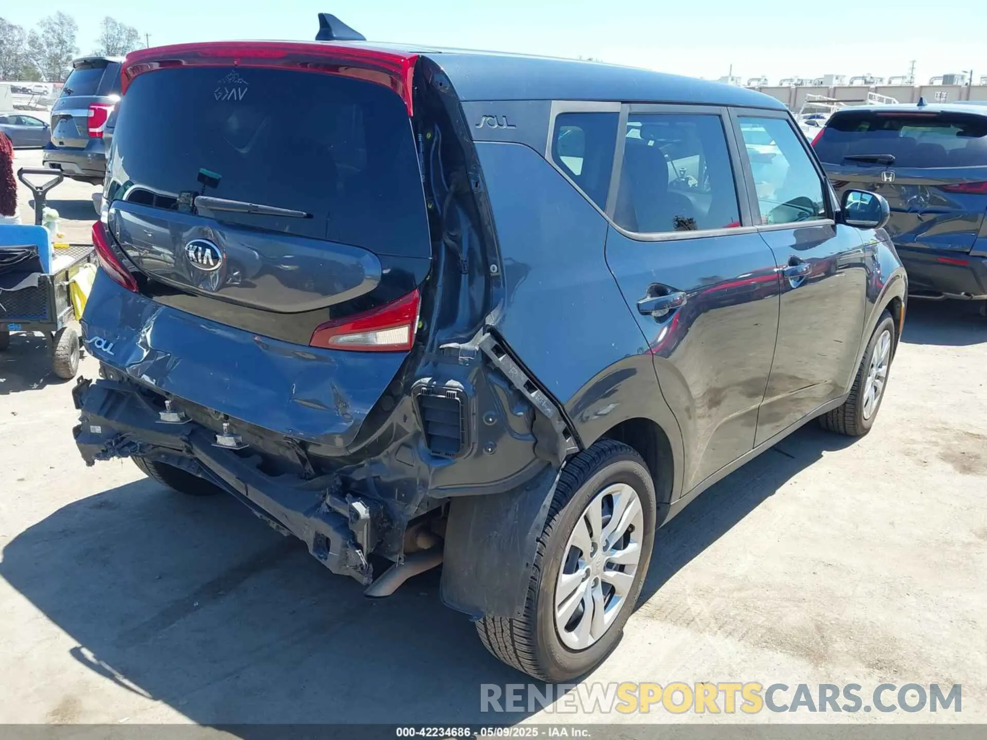 4 Photograph of a damaged car KNDJ23AU6L7090266 KIA SOUL 2020