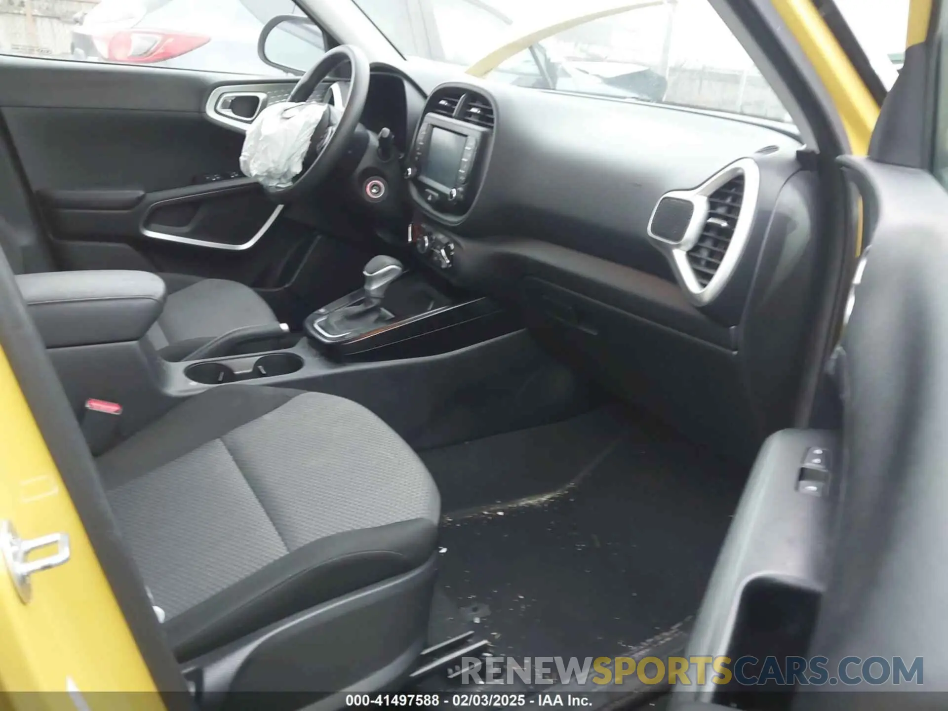 5 Photograph of a damaged car KNDJ23AU6L7100858 KIA SOUL 2020
