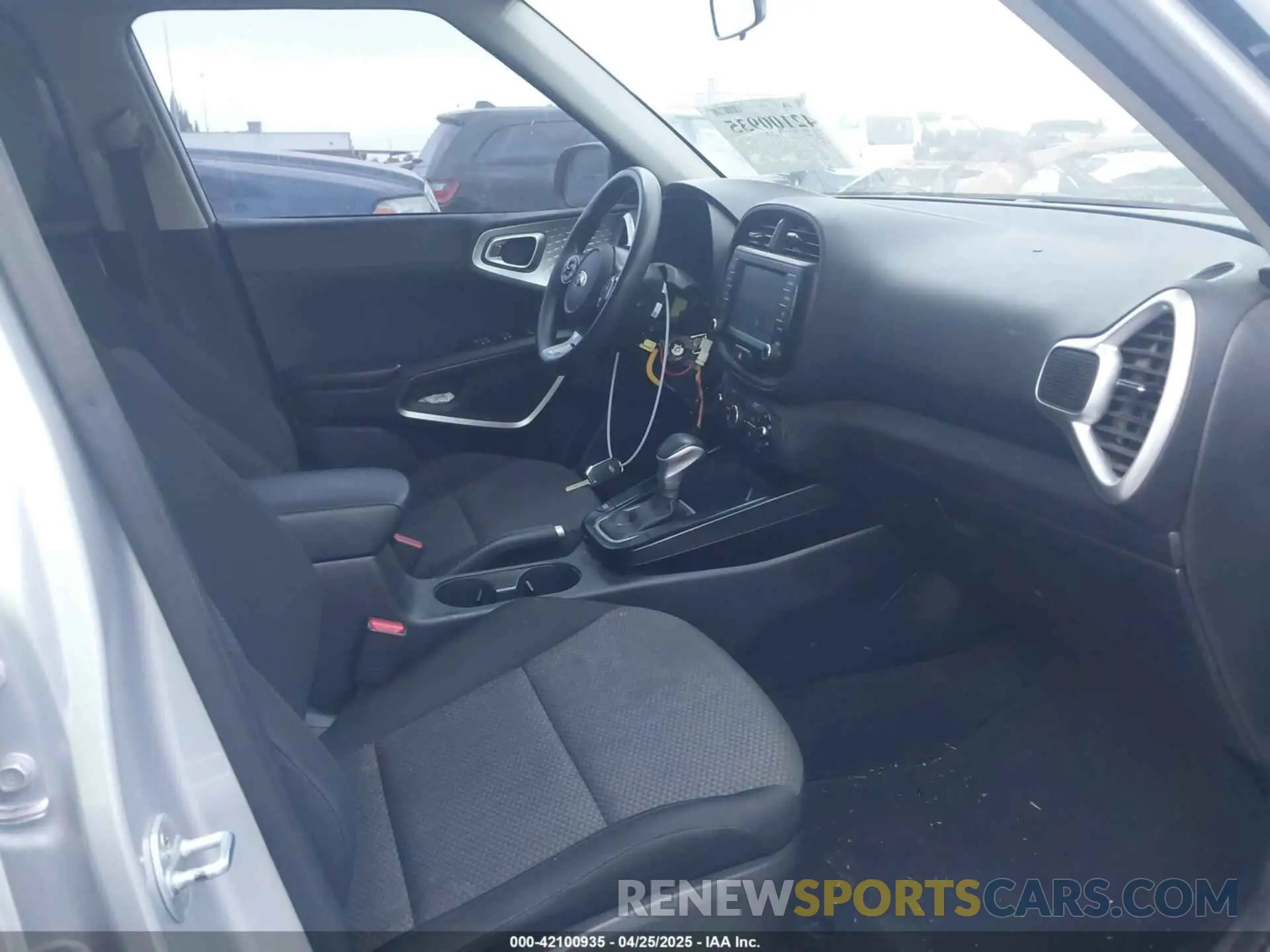 5 Photograph of a damaged car KNDJ23AU6L7104358 KIA SOUL 2020