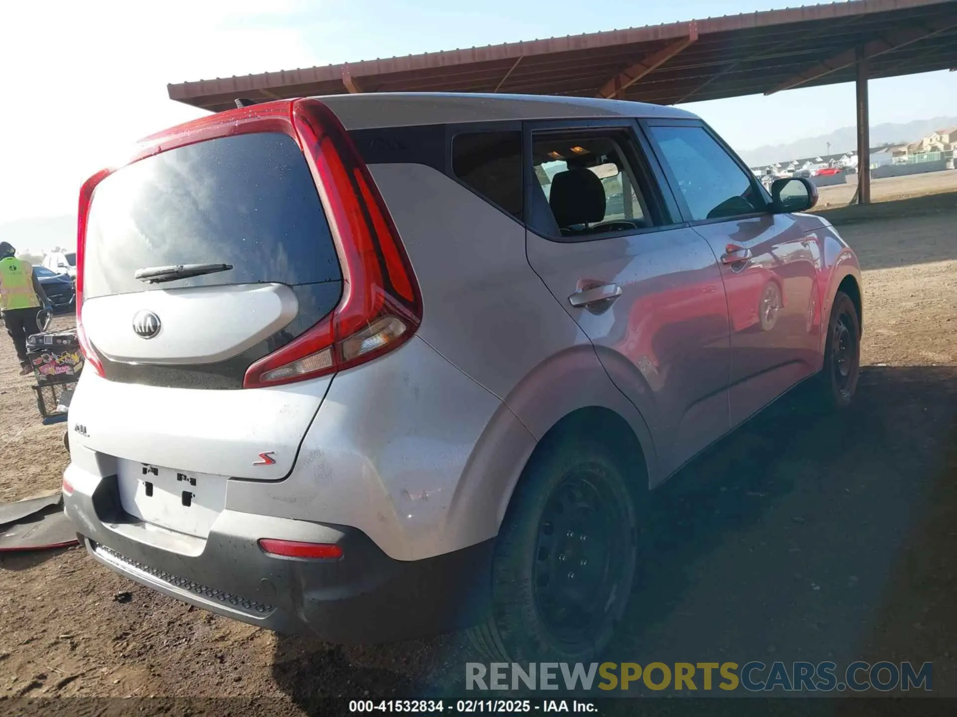 4 Photograph of a damaged car KNDJ23AU6L7719959 KIA SOUL 2020