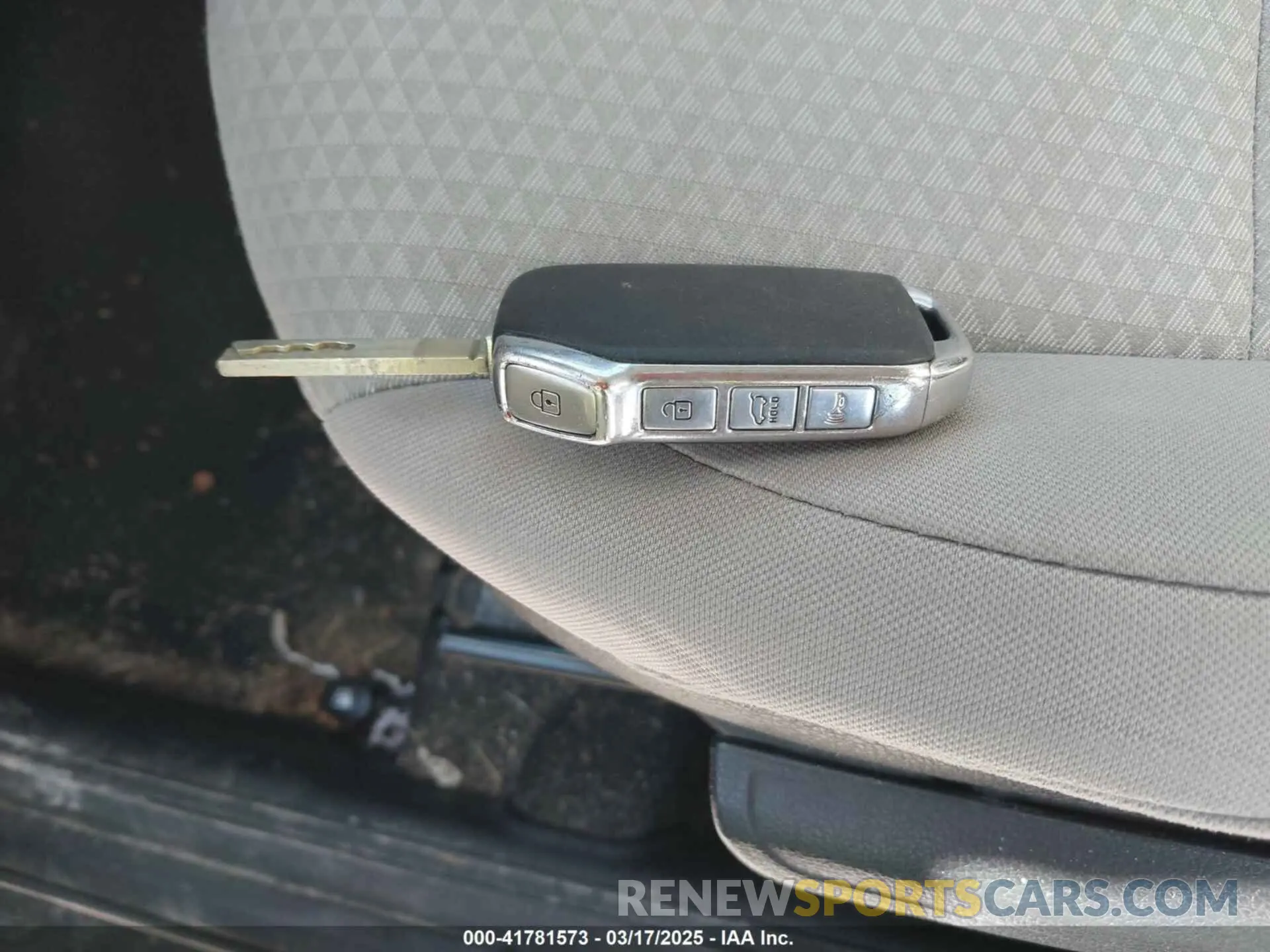 11 Photograph of a damaged car KNDJ23AU6L7724711 KIA SOUL 2020