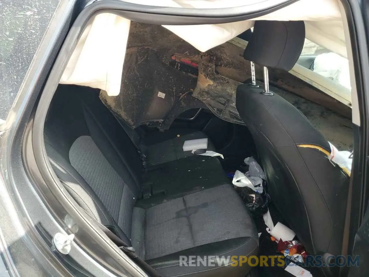 10 Photograph of a damaged car KNDJ23AU7L7017696 KIA SOUL 2020