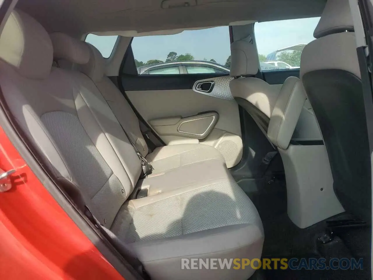 10 Photograph of a damaged car KNDJ23AU7L7031355 KIA SOUL 2020