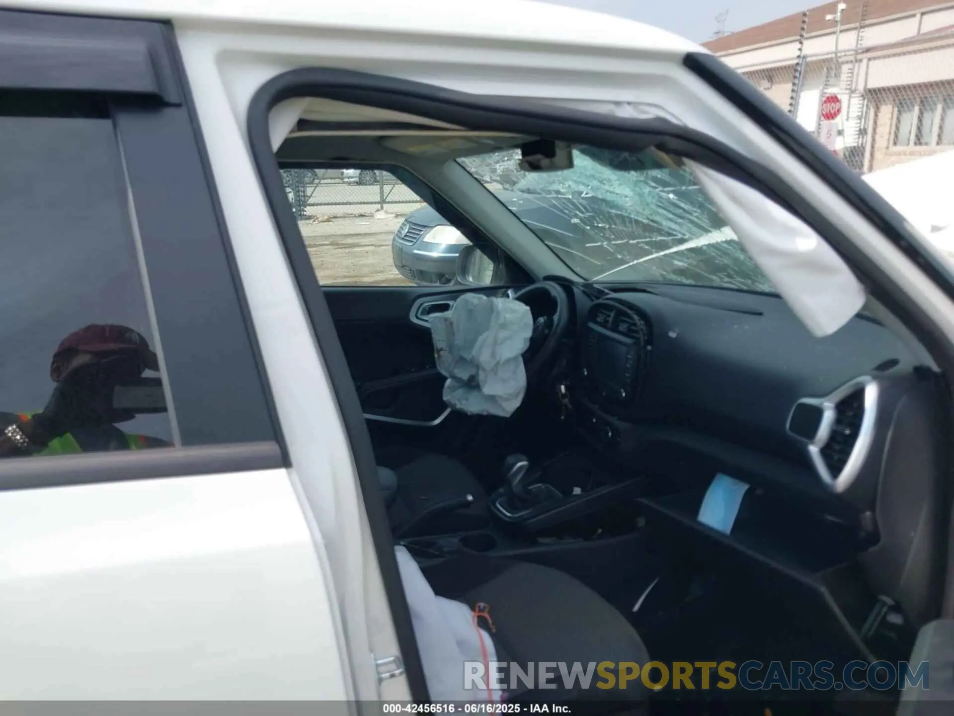 5 Photograph of a damaged car KNDJ23AU7L7057700 KIA SOUL 2020