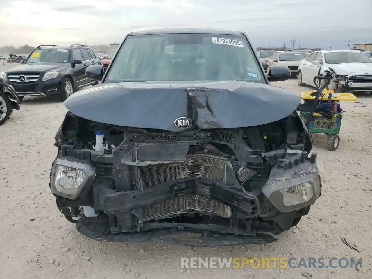 5 Photograph of a damaged car KNDJ23AU7L7075937 KIA SOUL 2020