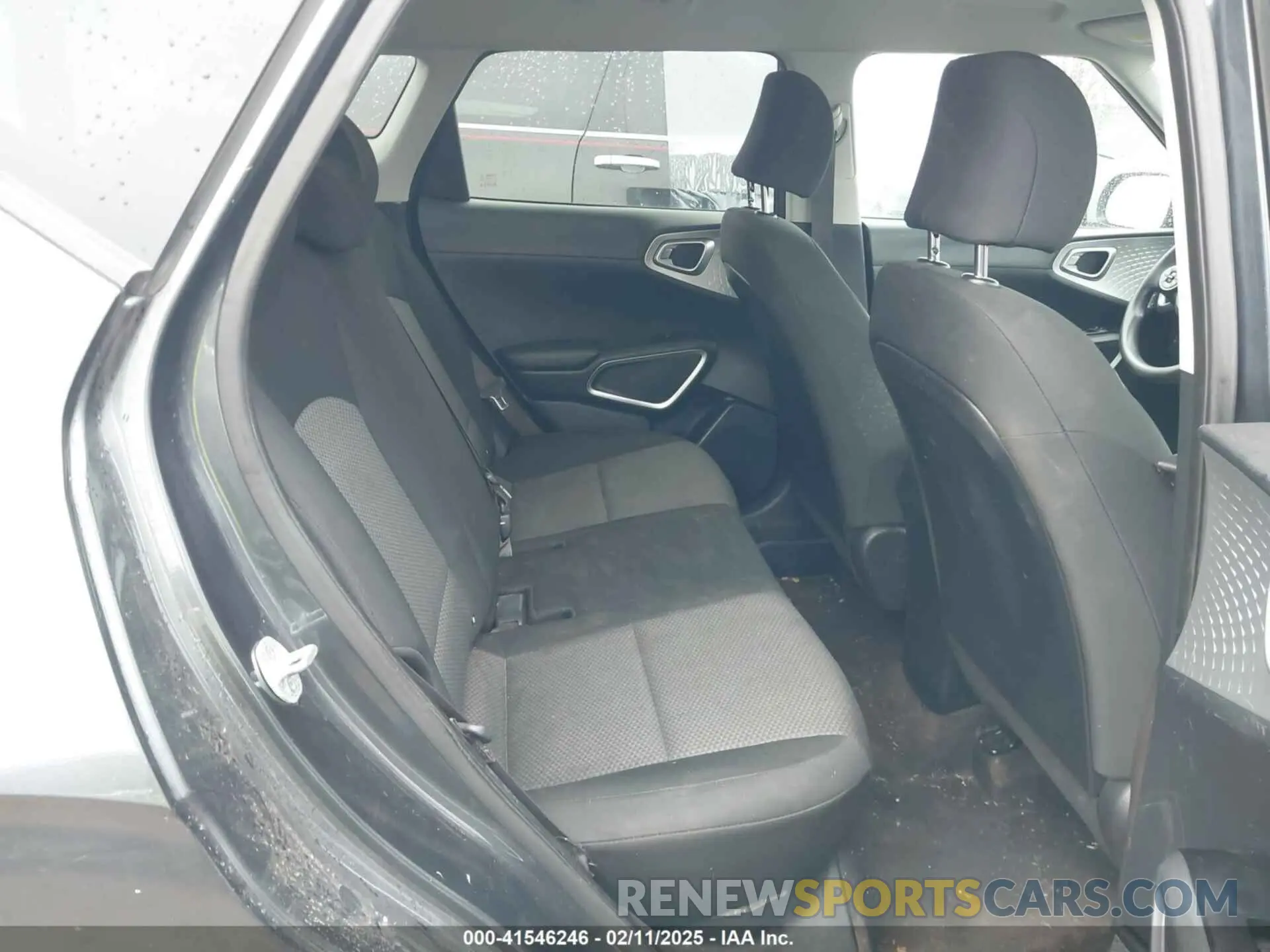 8 Фотография поврежденного автомобиля KNDJ23AU7L7085335 KIA SOUL 2020