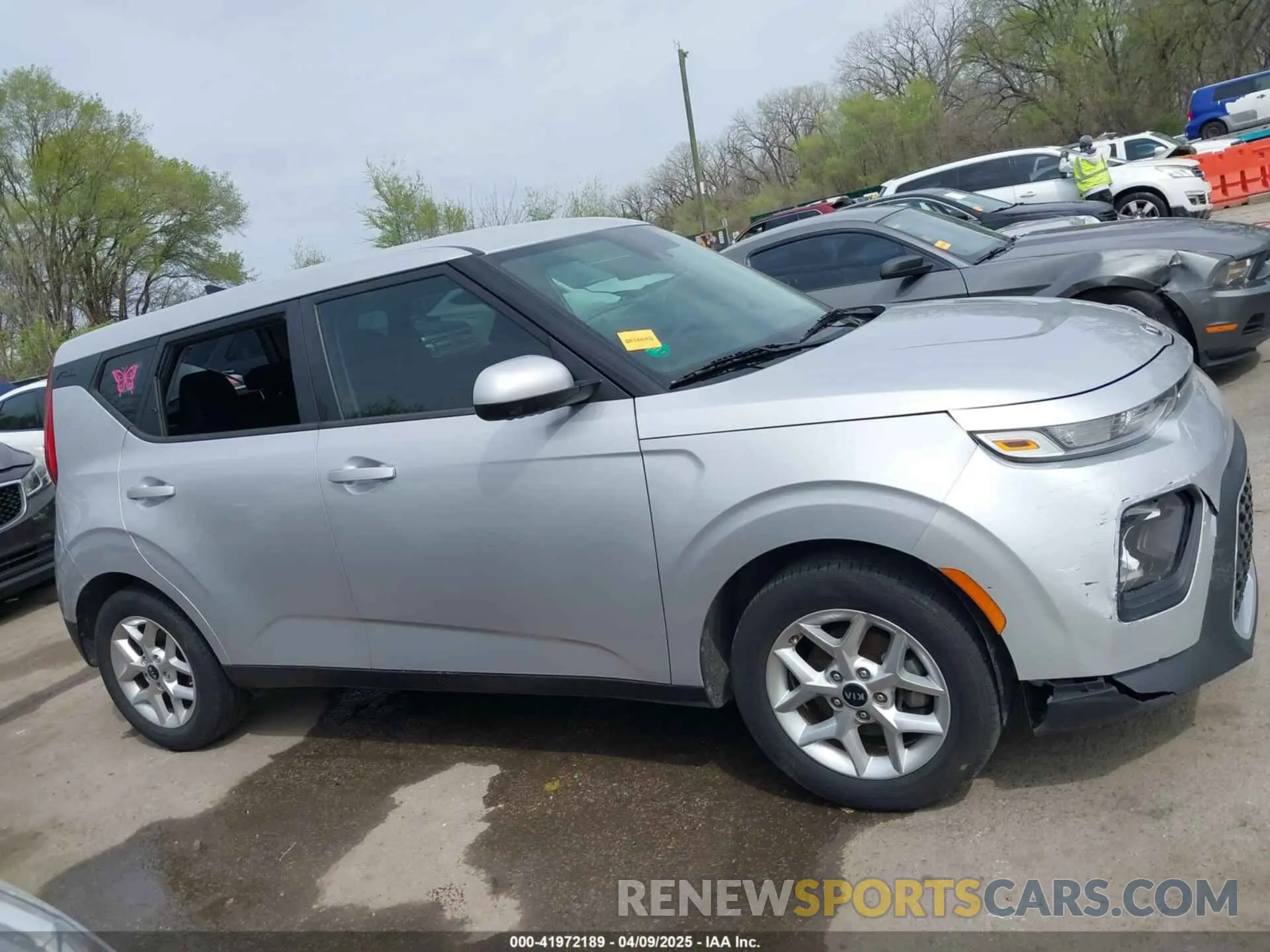 13 Photograph of a damaged car KNDJ23AU7L7104403 KIA SOUL 2020