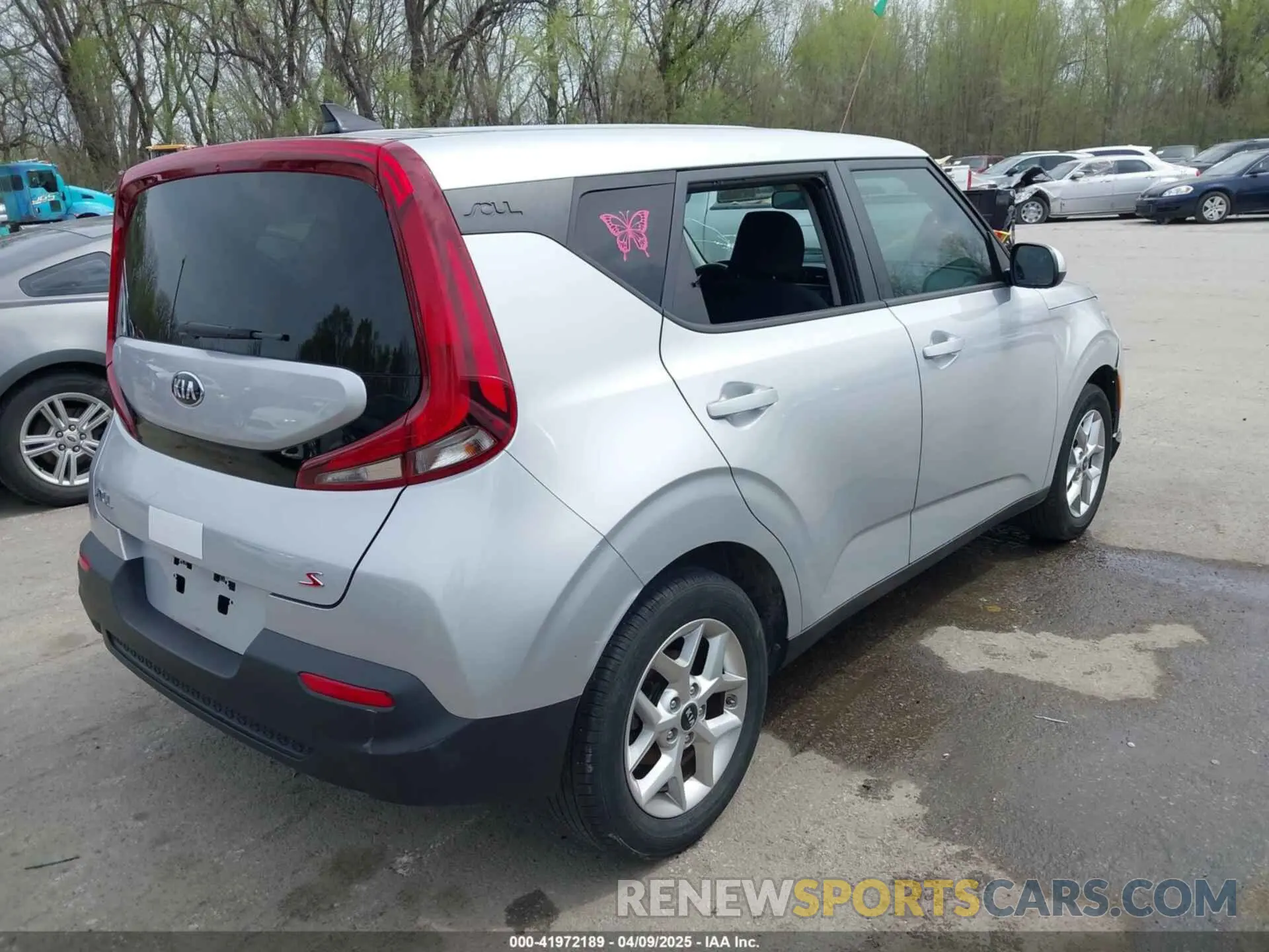 4 Photograph of a damaged car KNDJ23AU7L7104403 KIA SOUL 2020