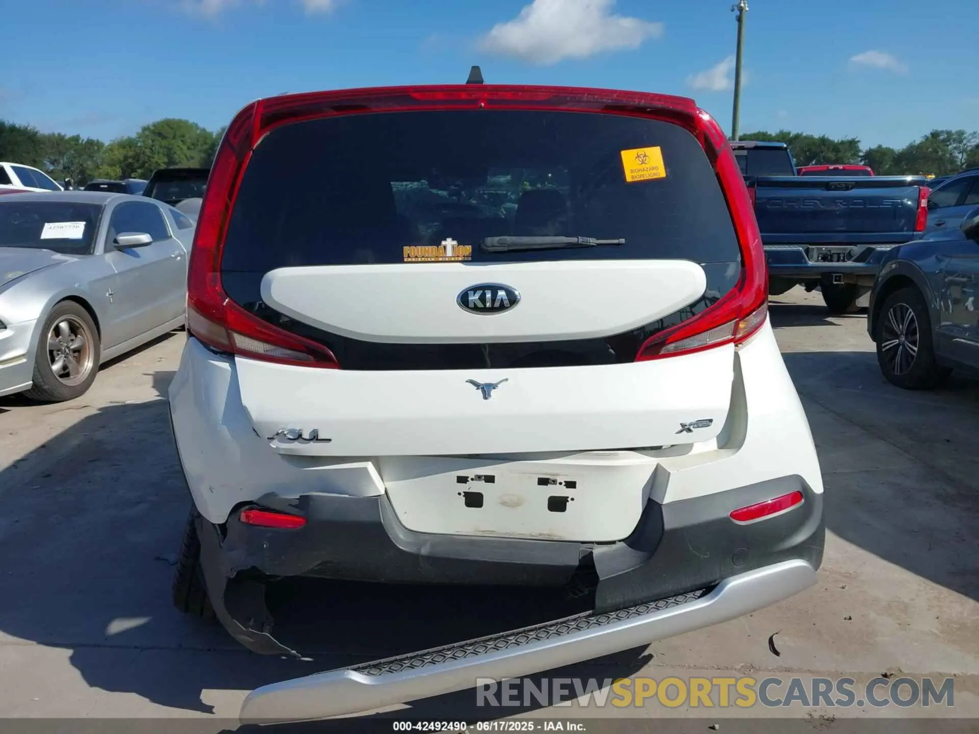 16 Photograph of a damaged car KNDJ23AU7L7714110 KIA SOUL 2020