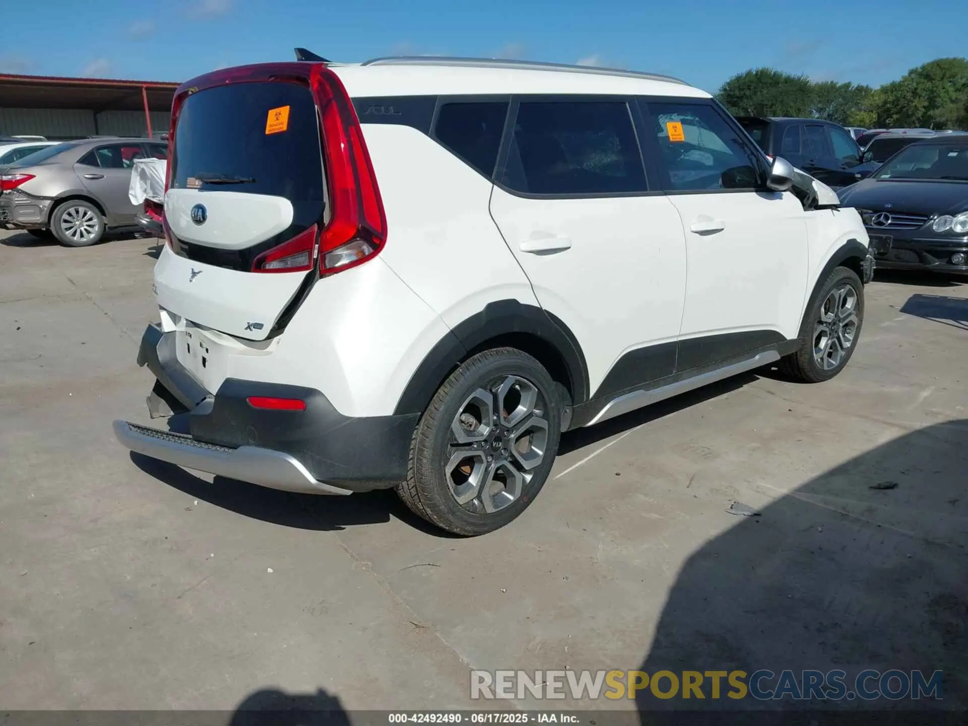 4 Photograph of a damaged car KNDJ23AU7L7714110 KIA SOUL 2020