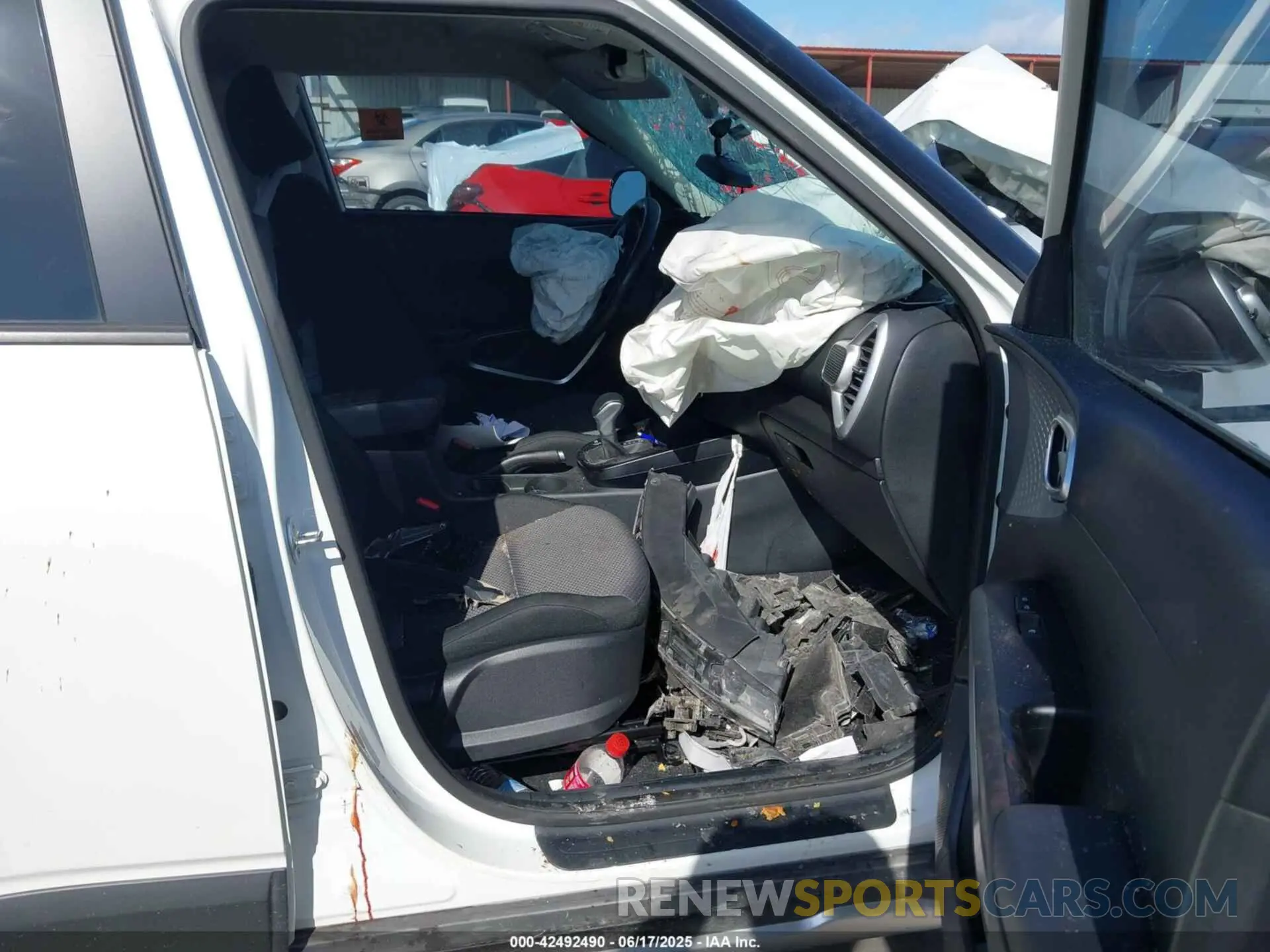 5 Photograph of a damaged car KNDJ23AU7L7714110 KIA SOUL 2020