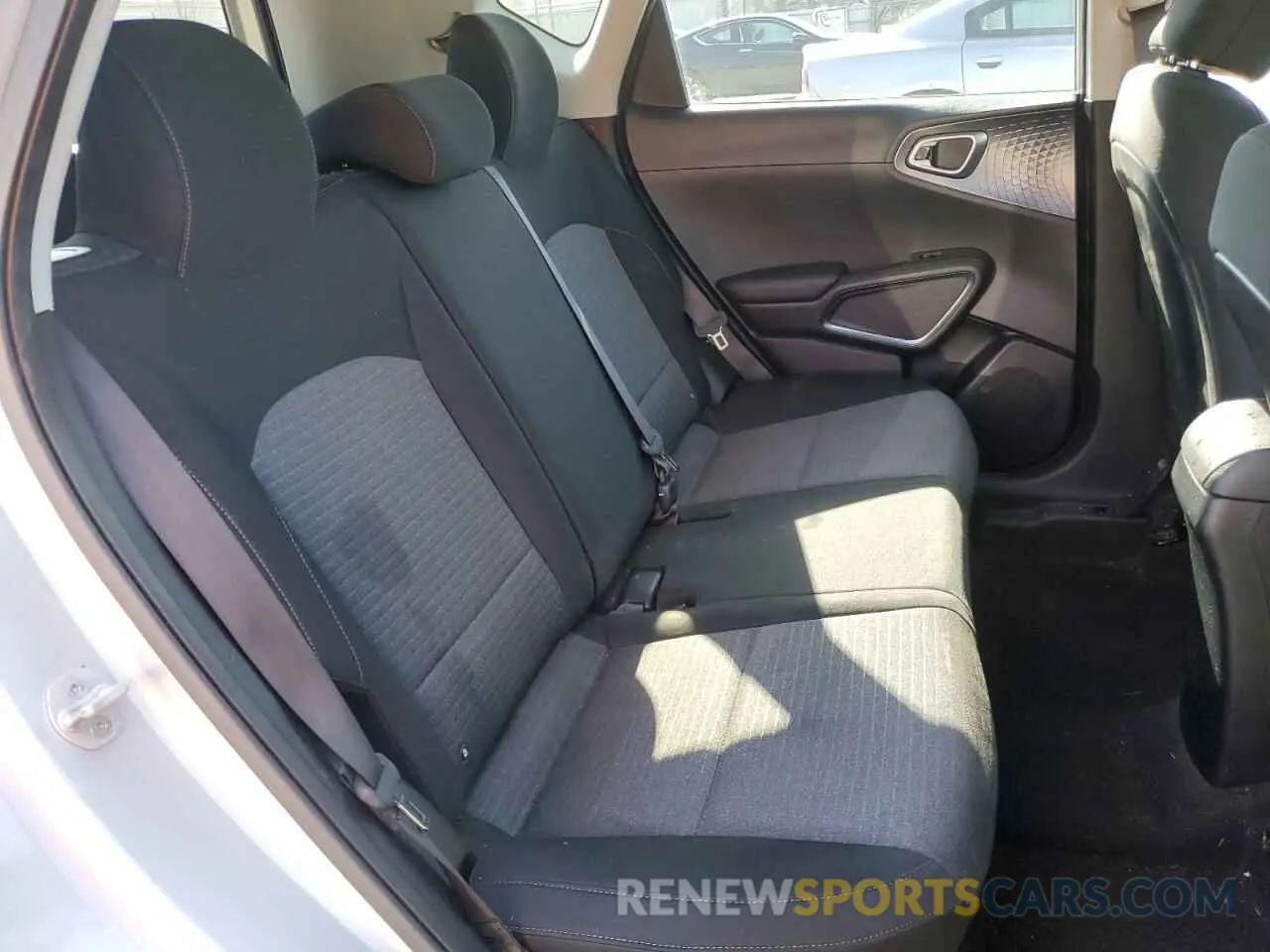 10 Фотография поврежденного автомобиля KNDJ23AU8L7000602 KIA SOUL 2020